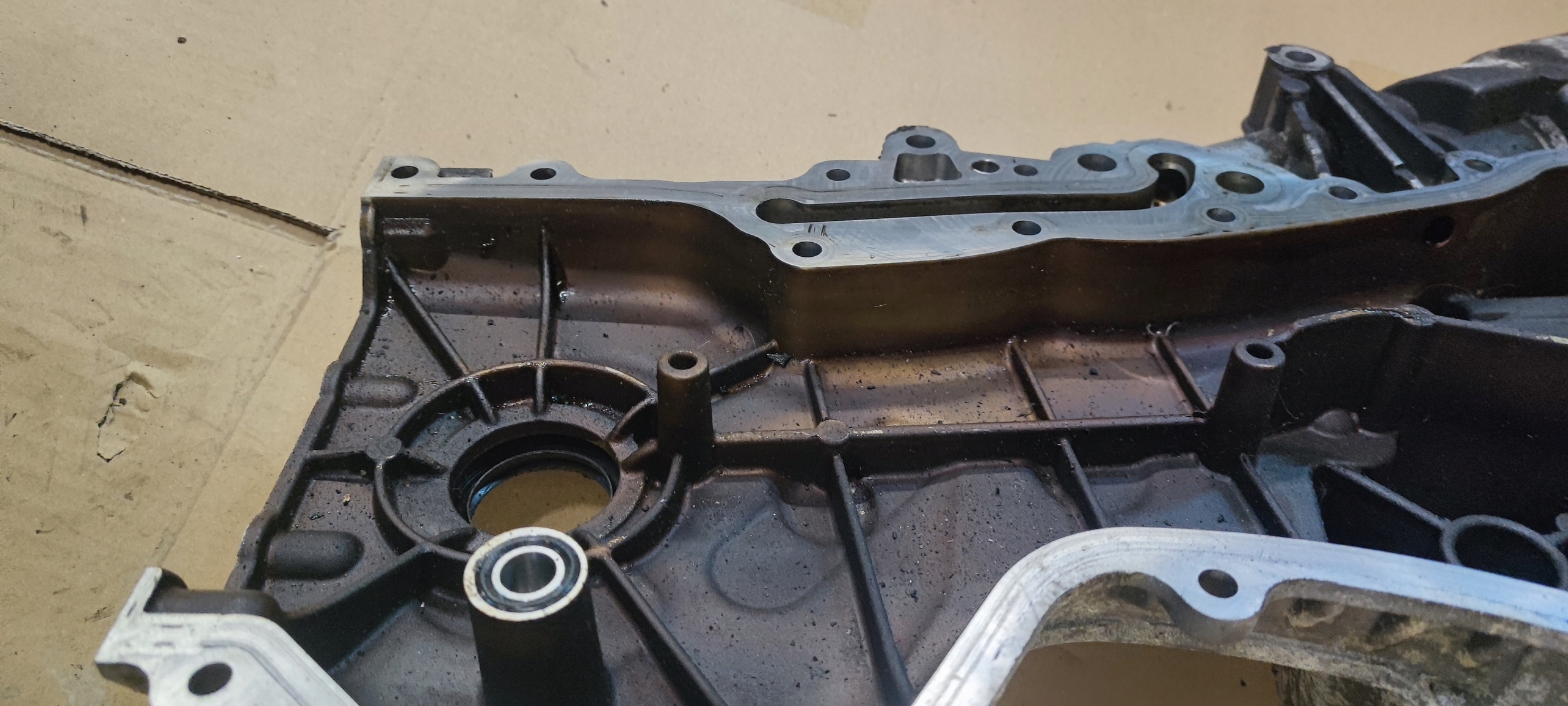VW GOLF V 5 Boîte Couvercle de la distribution 1.6 FSI BLP