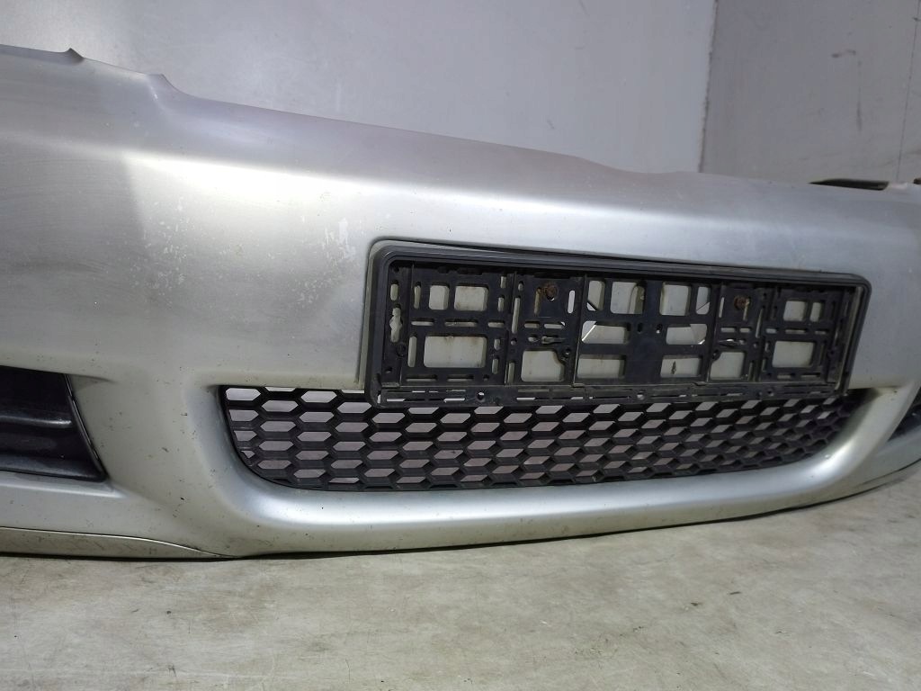 Toyota Corolla Verso II 2 nárazník predok predný