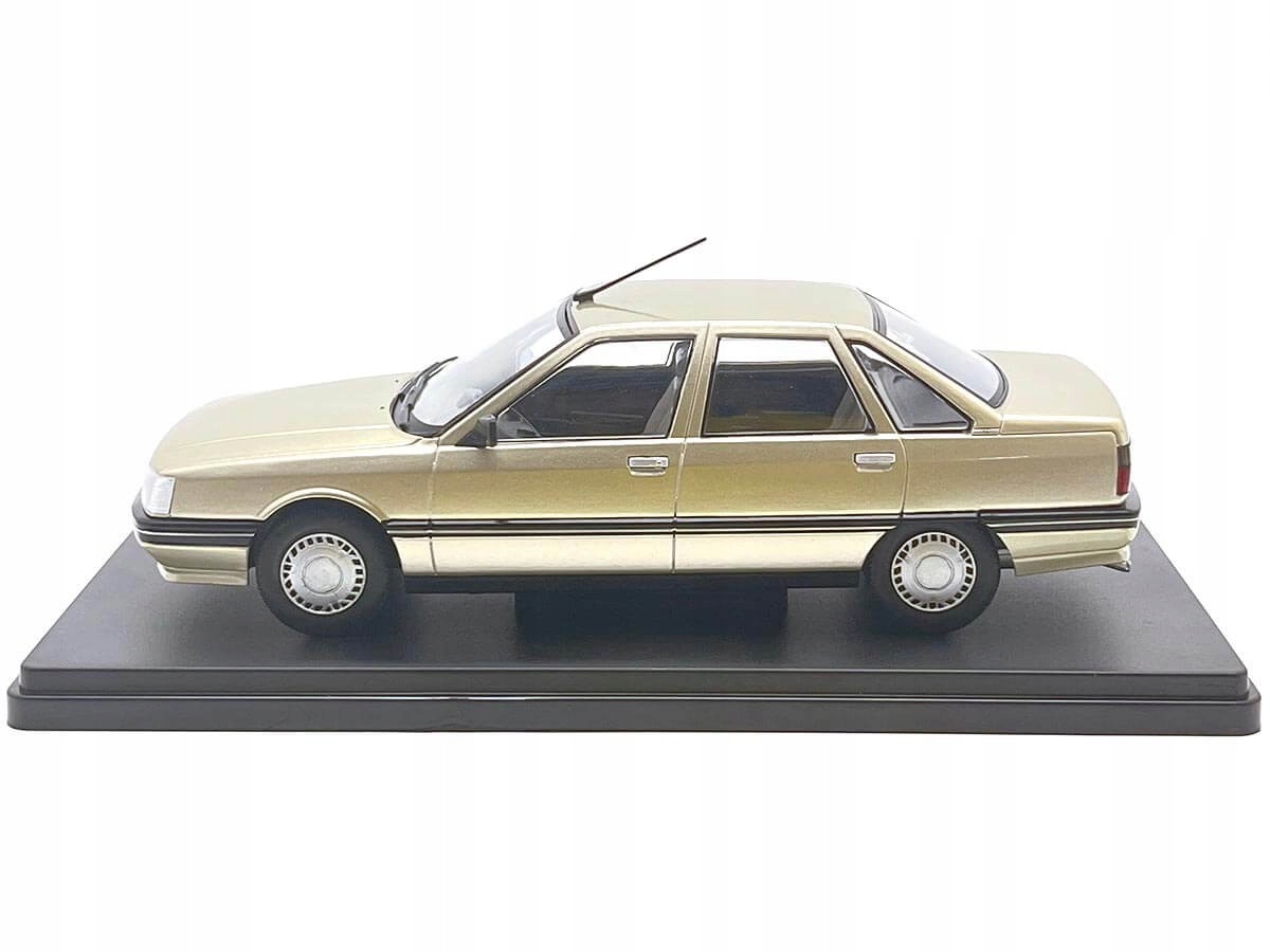 Renault 21 R R21 1986 Beige WhiteBox 1:24 Metalowy Model Samochodu WB124254 Stan złożenia Całość / die cast
