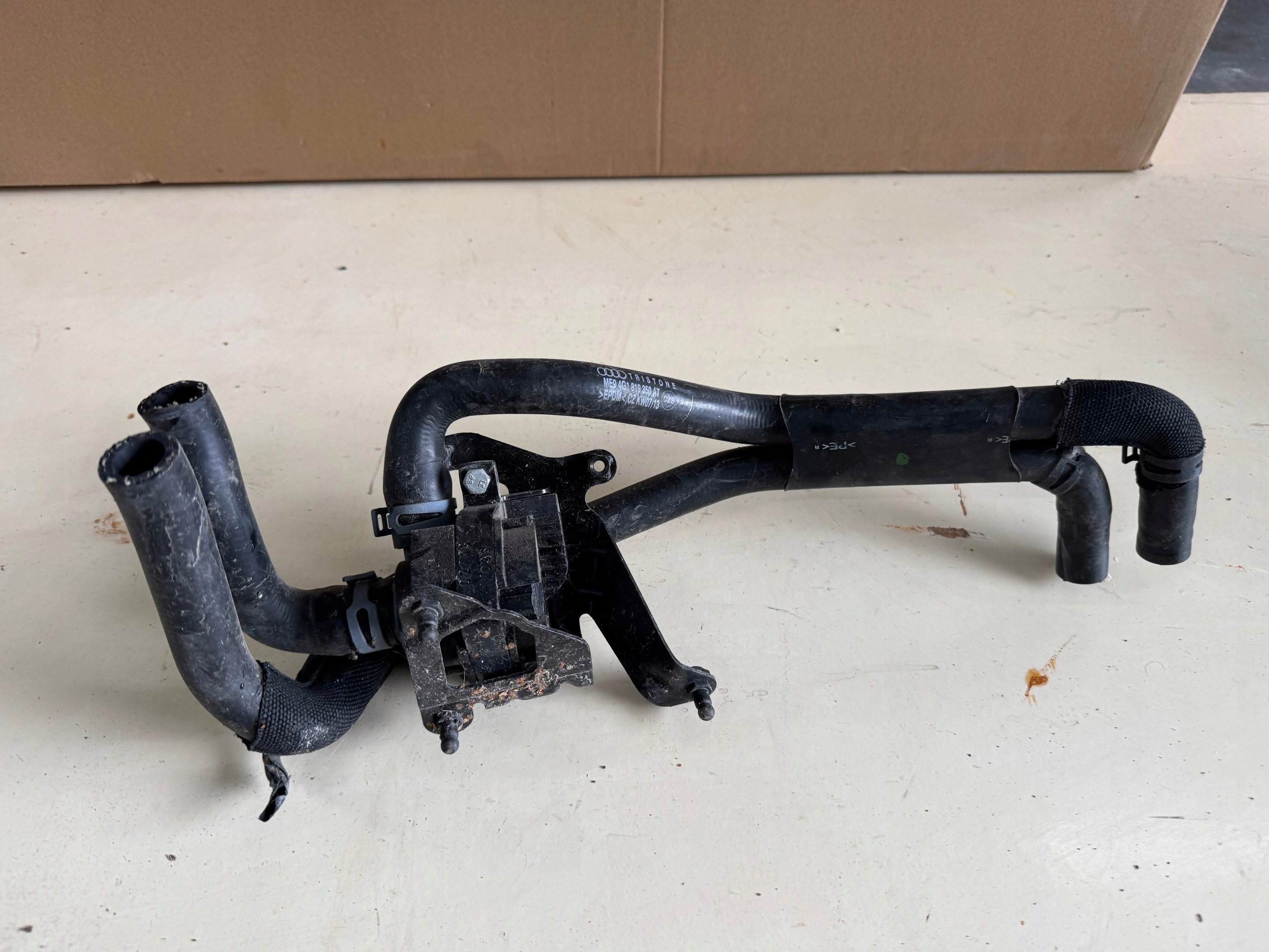 AUDI S6 A6 A7 S7 C7 dodatna pumpa pumpa vode SPRAWNA original