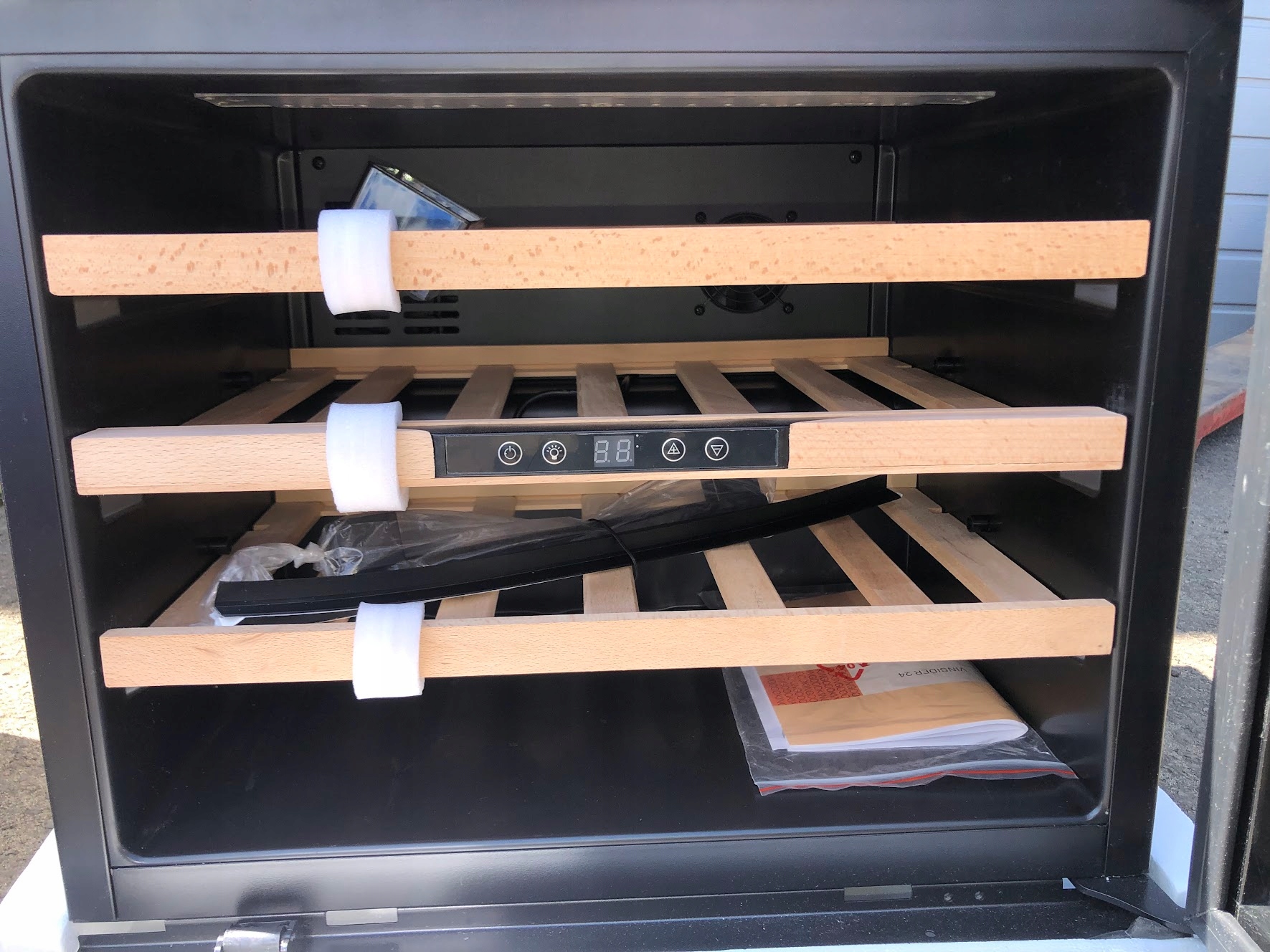 CHŁODZIARKA DO WINA KLARSTEIN 24 BUTELEK 5 – 22°C Model Vinsider 24 Onyx Edition