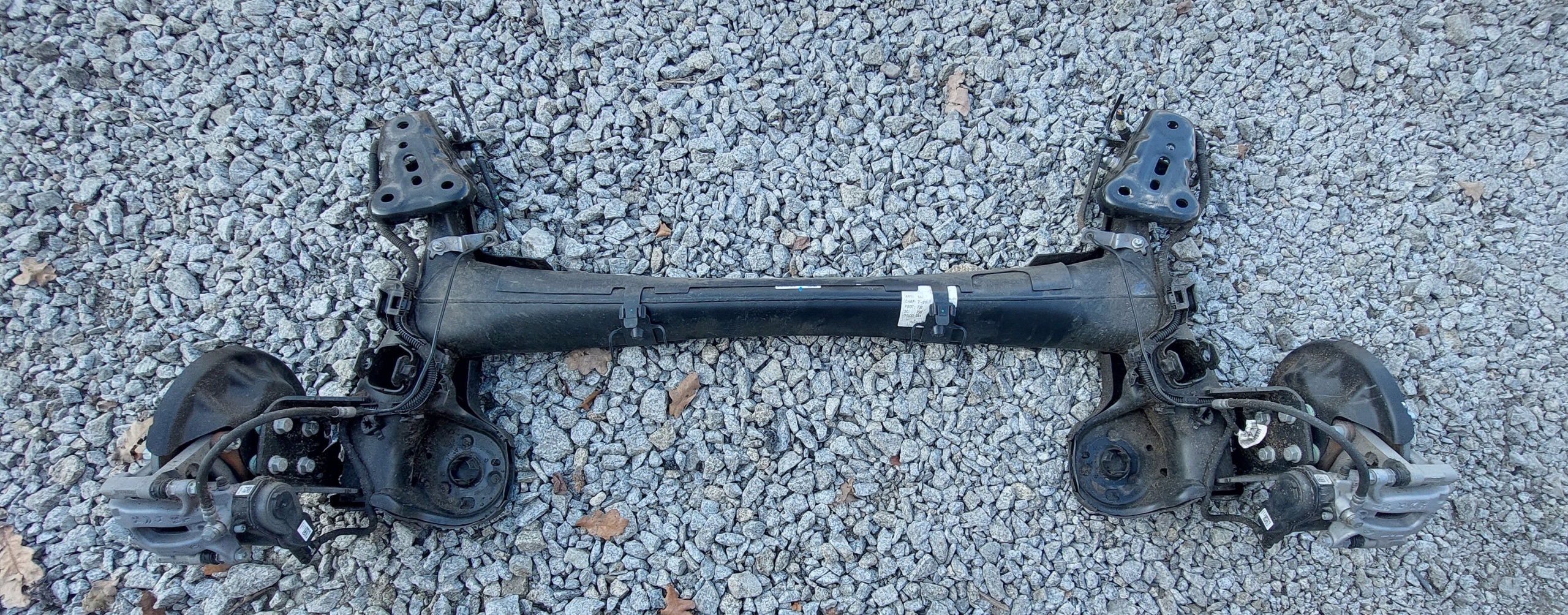 PEUGEOT 2008 II 1.2 THP 131KM 23/24r BELKA ZAWIESZENIA TYLNEGO