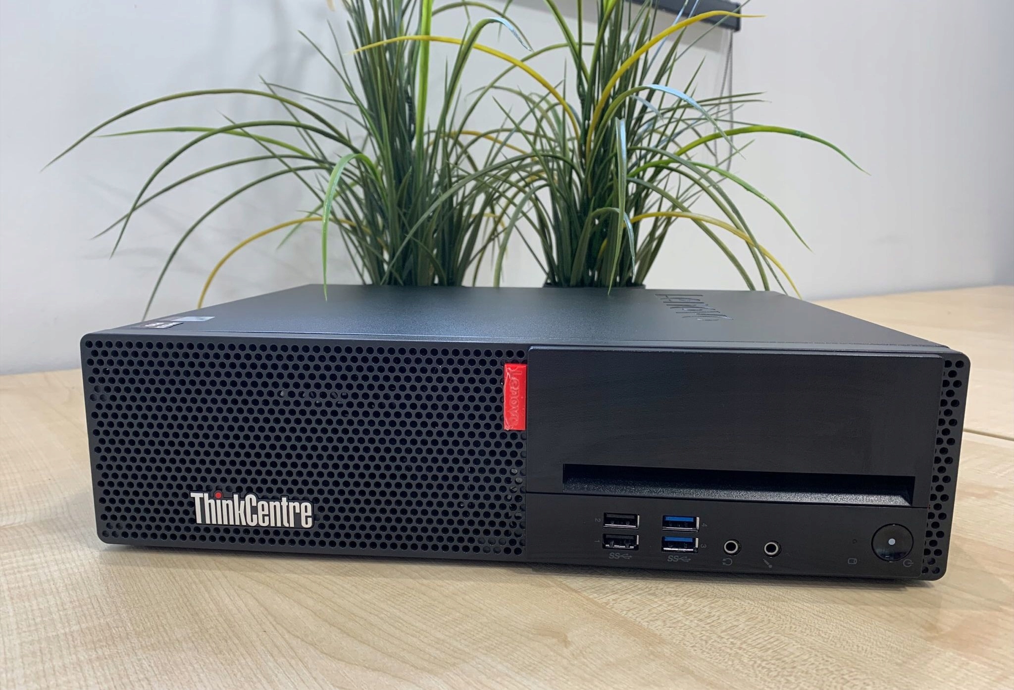 Lenovo M725s AMD A10-8770 R7 DDR4 480 SSD 19'' W10 Model procesora AMD A10-8770