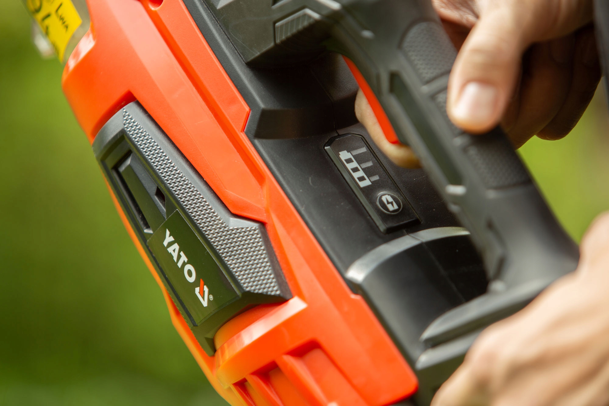 YATO DMUCHAWA AKUMULATOROWA DO LIŚCI 18V KORPUS BEZ AKUMULATORA Wydajność 570 m3/min