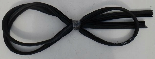 RENAULT TWINGO II 10 R USZCZELKA DRZWI PRAWA 3D