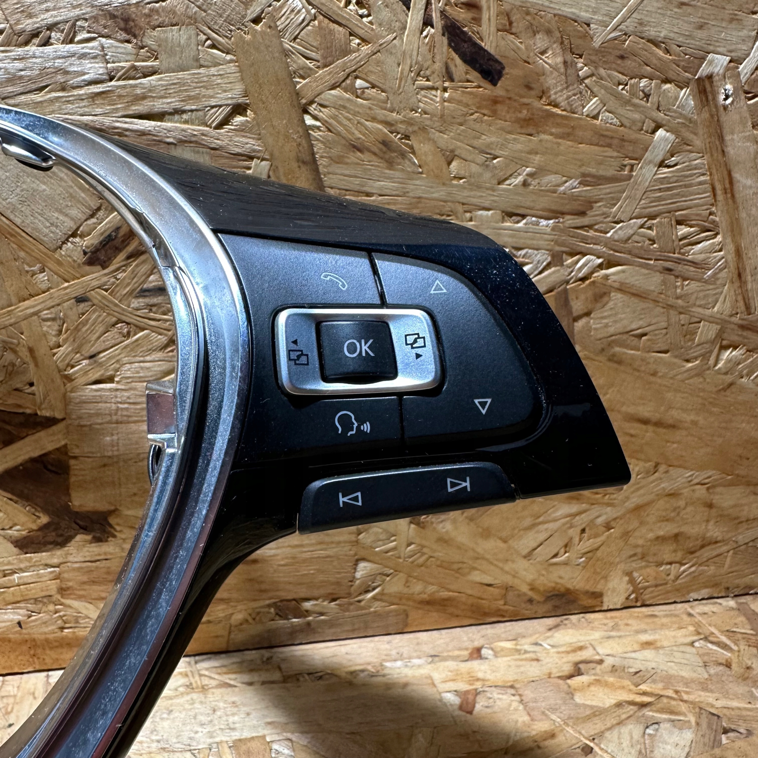 DEKOR Bouton Volant VW TOURAN 5TA