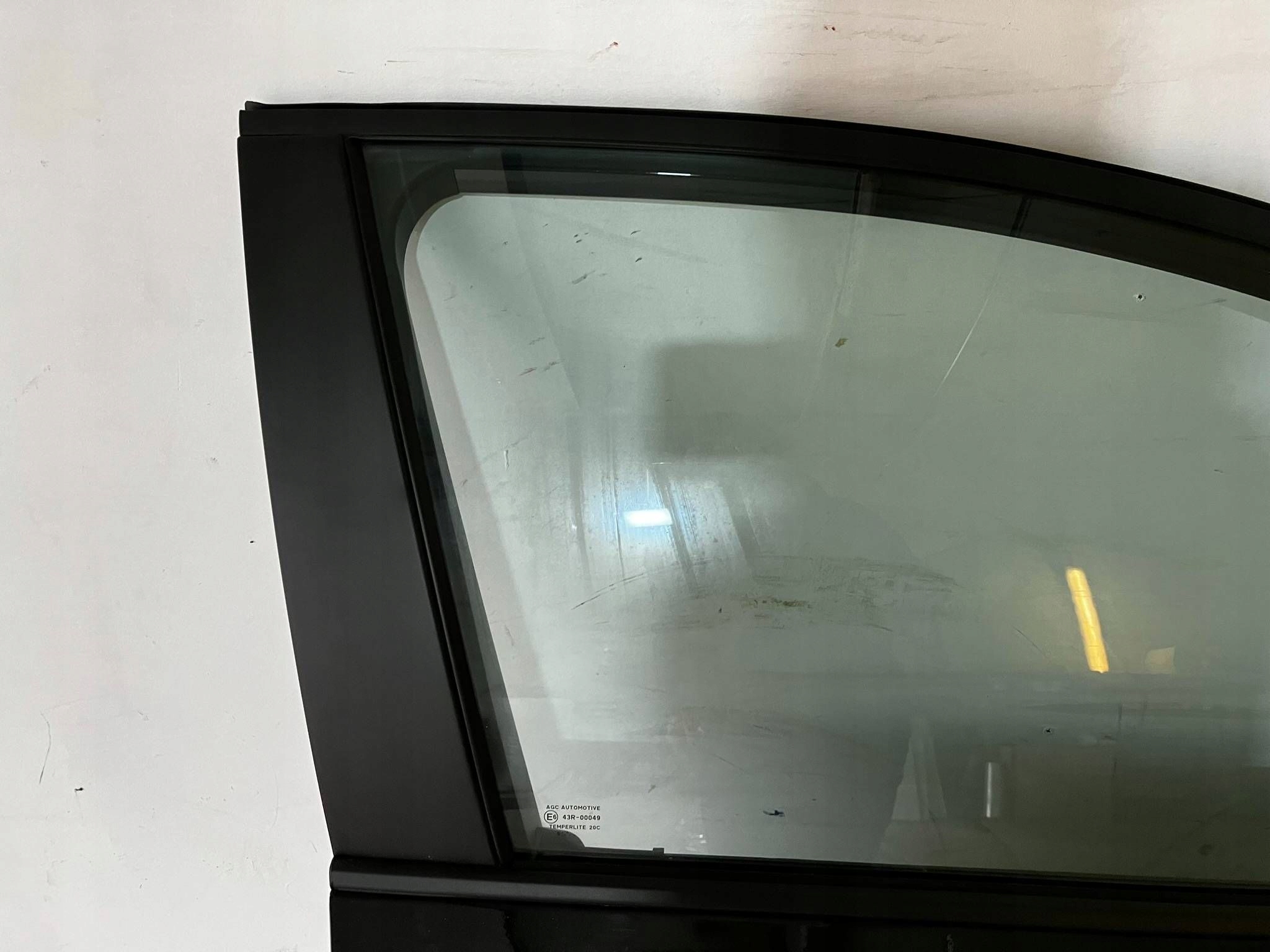 COROLLA E21 DRZWI PRZEDNIE PRAWE PRAWY PRZÓD KOMPLETNE 209 Producent części Toyota OE