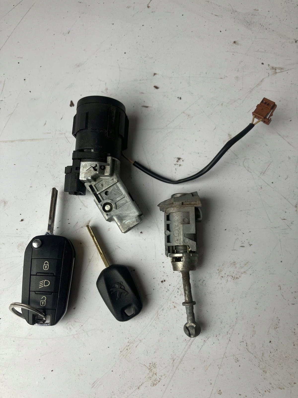 Allumage Insert de la serrure 2X Clé PILOT PEUGEOT 308 T9
