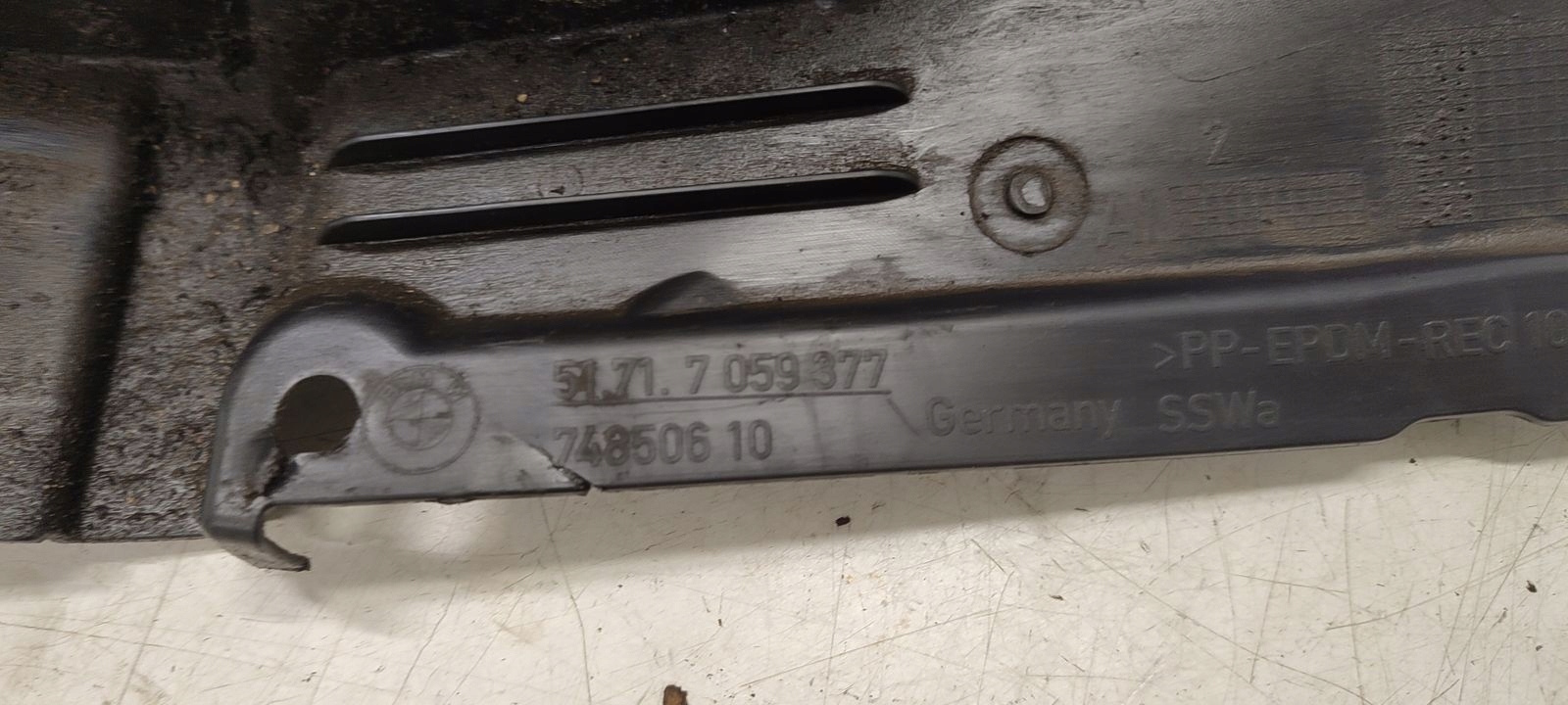 podblatník predok predné Ľavé BMW E91 320i