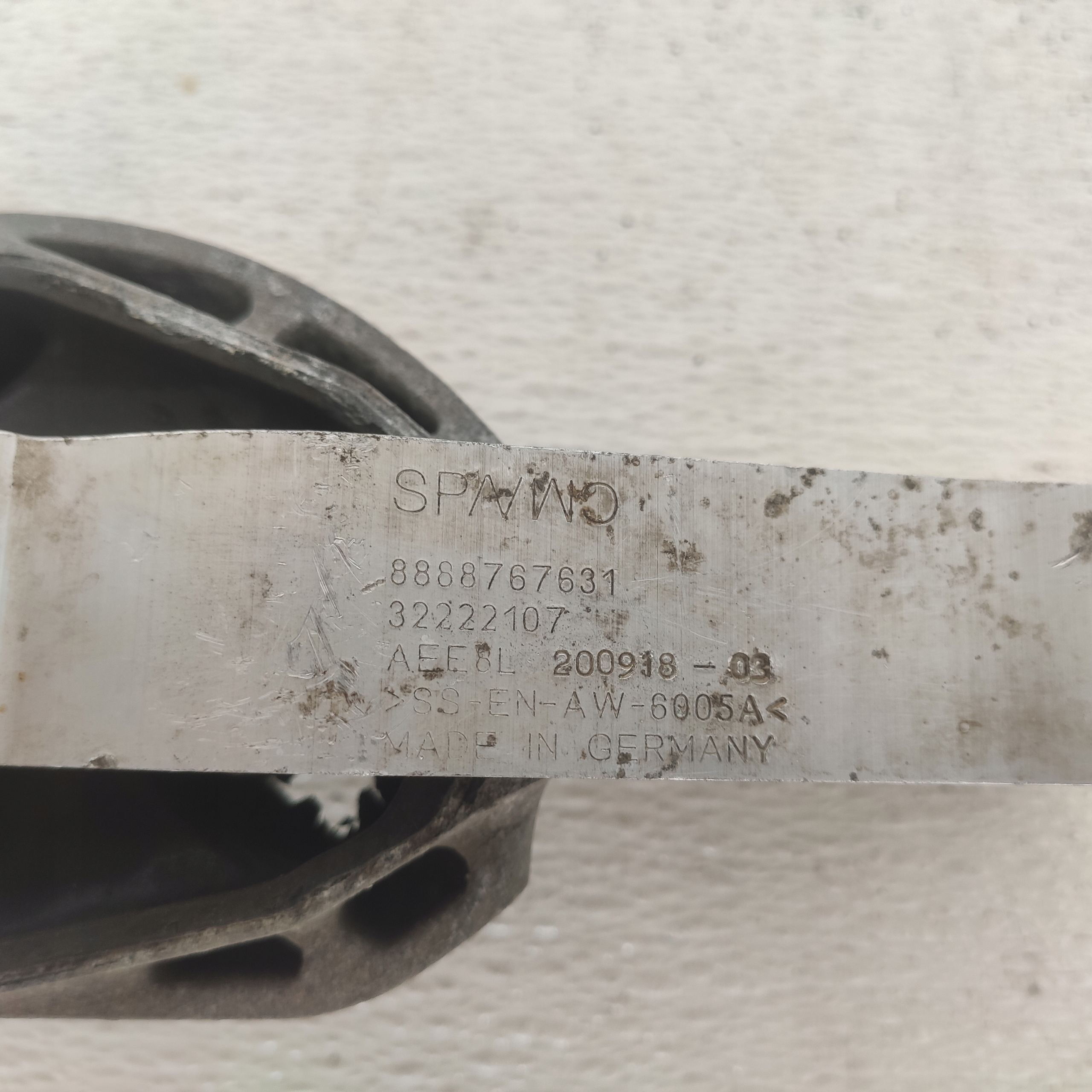 VOLVO XC40 2018 2.0T T5 engine mount lower 32222106