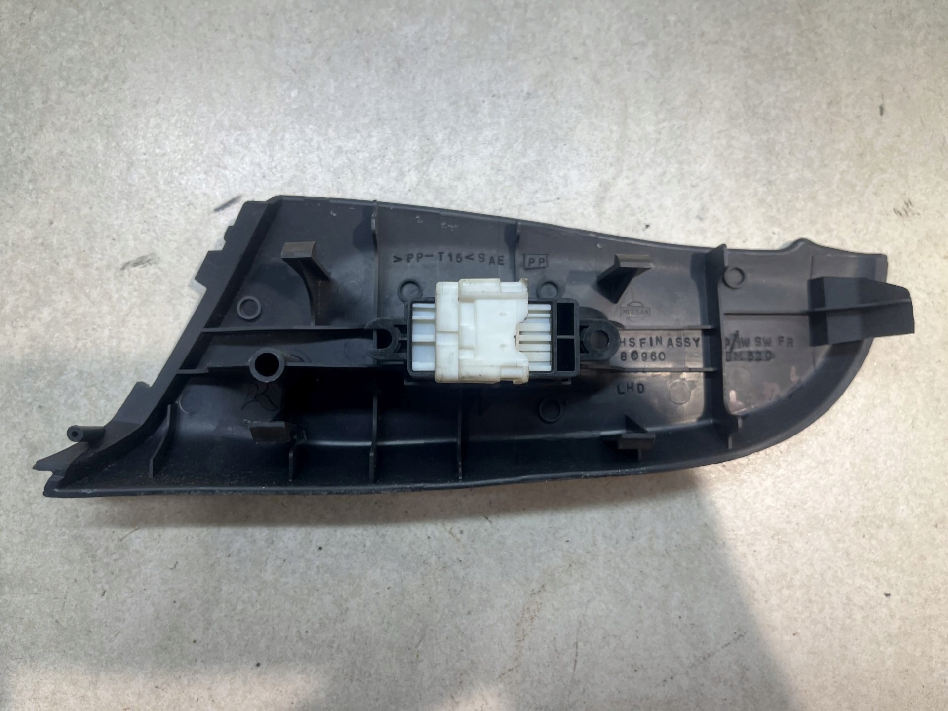 PANEL Vitre Droite PRZO NISSAN ALMERA N16 80960