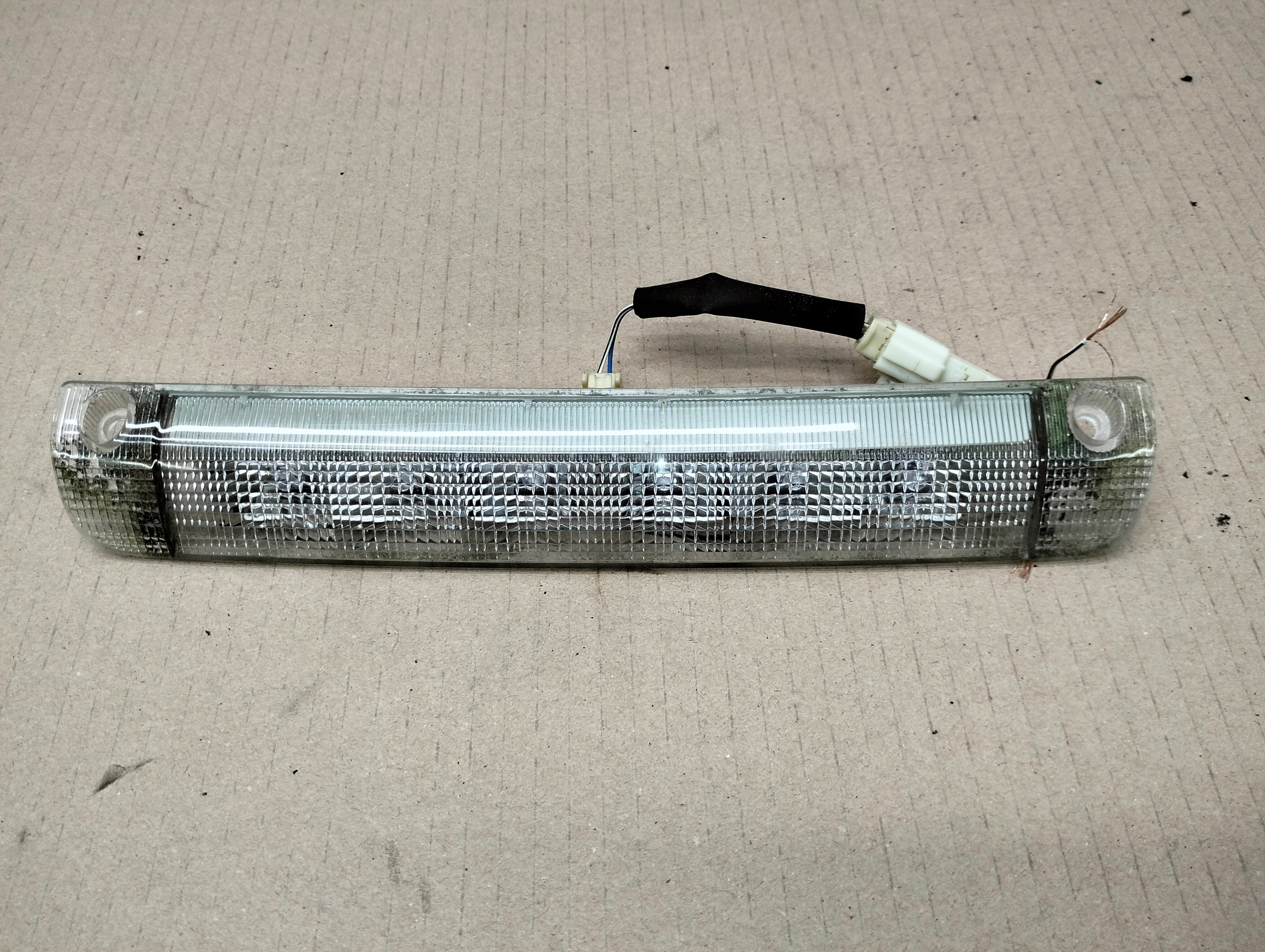 LAMPA TRZECIE SWIATLO STOP KLAPY TYL RAV4 III LATA 2005-2008