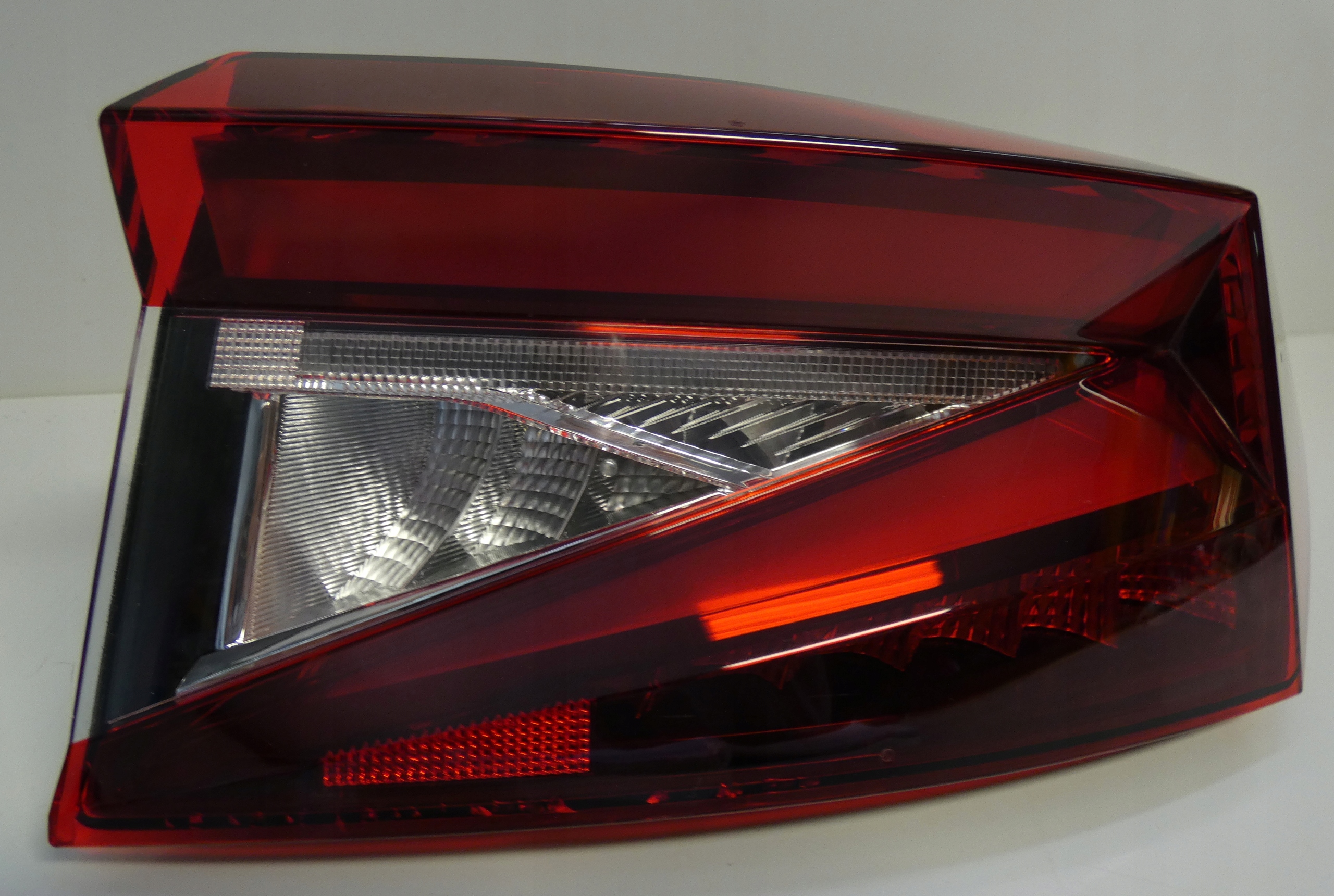SKODA ENYAQ 5LA945208A light rear part right rear LED