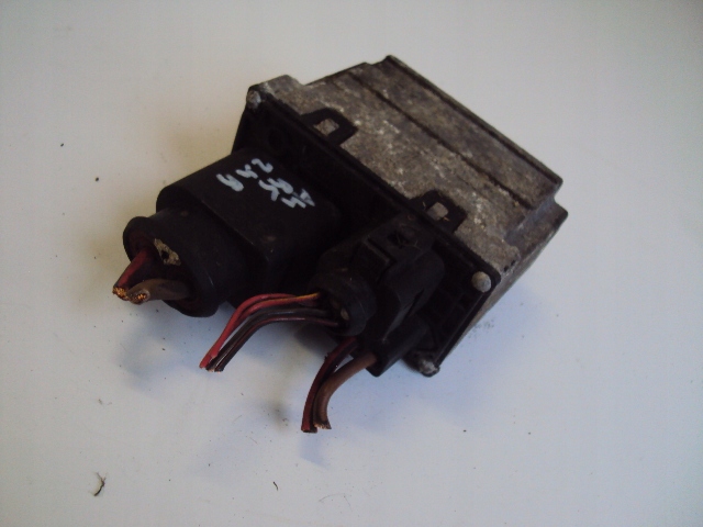 MODUŁ WENTYLATORA AUDI A4 B5 2.4 V6 1994-2001 Producent części Audi OE