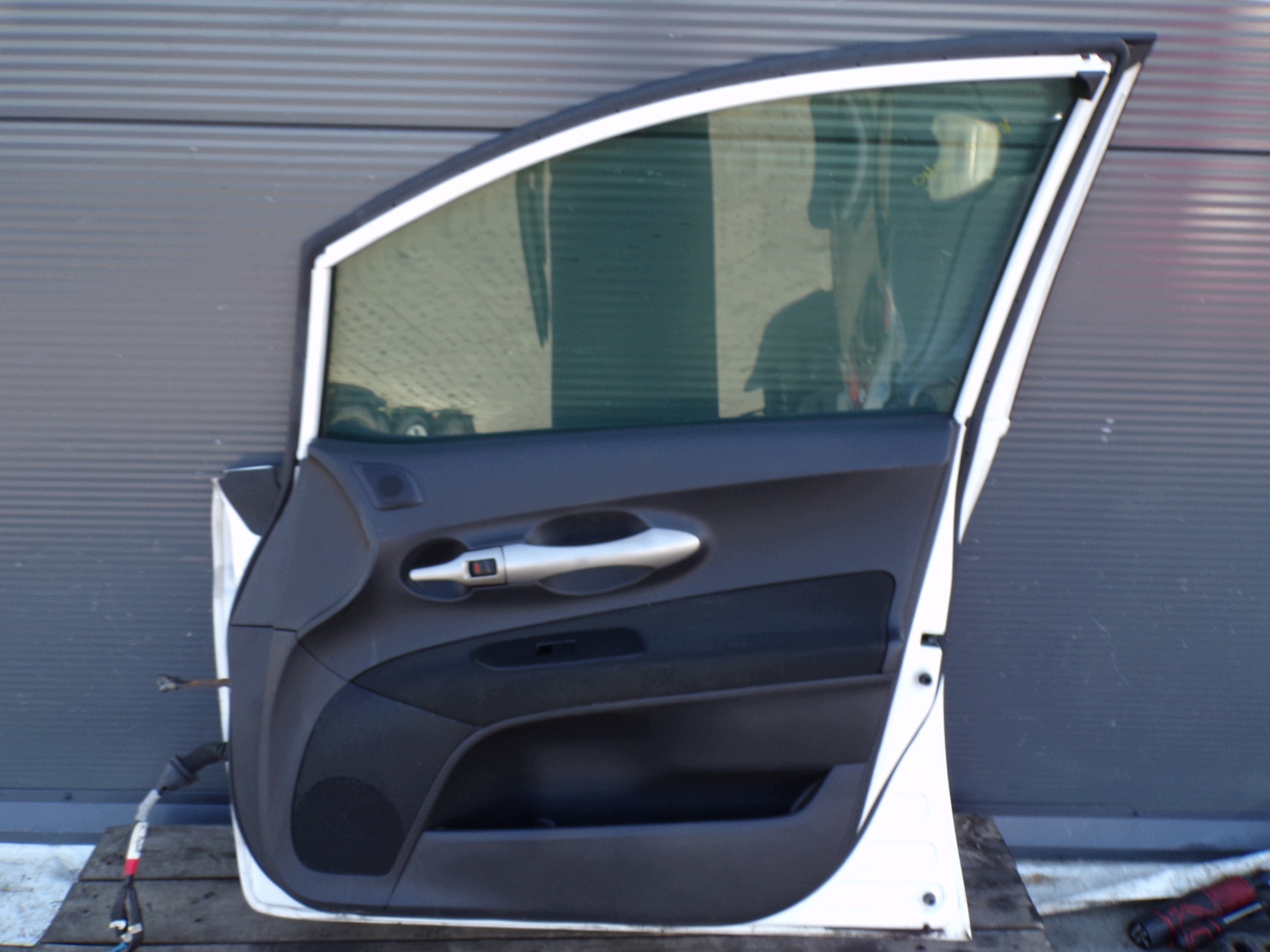 door right front TOYOTA AURIS 1 and 5D colour 040