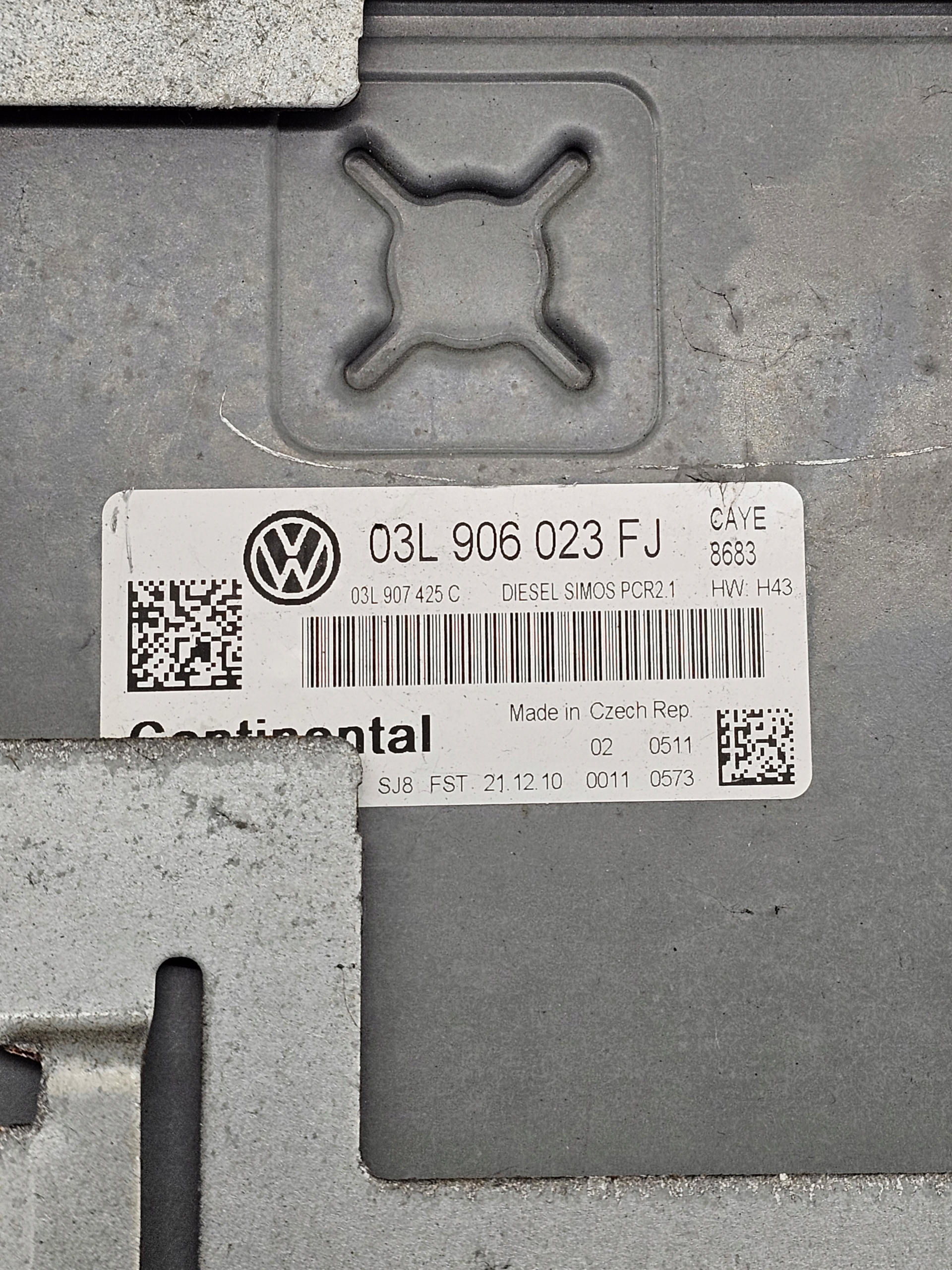 computer control unit of the engine VOLKSWAGEN GOLF VI PASSAT B7 03L907425C 1.6 TDI