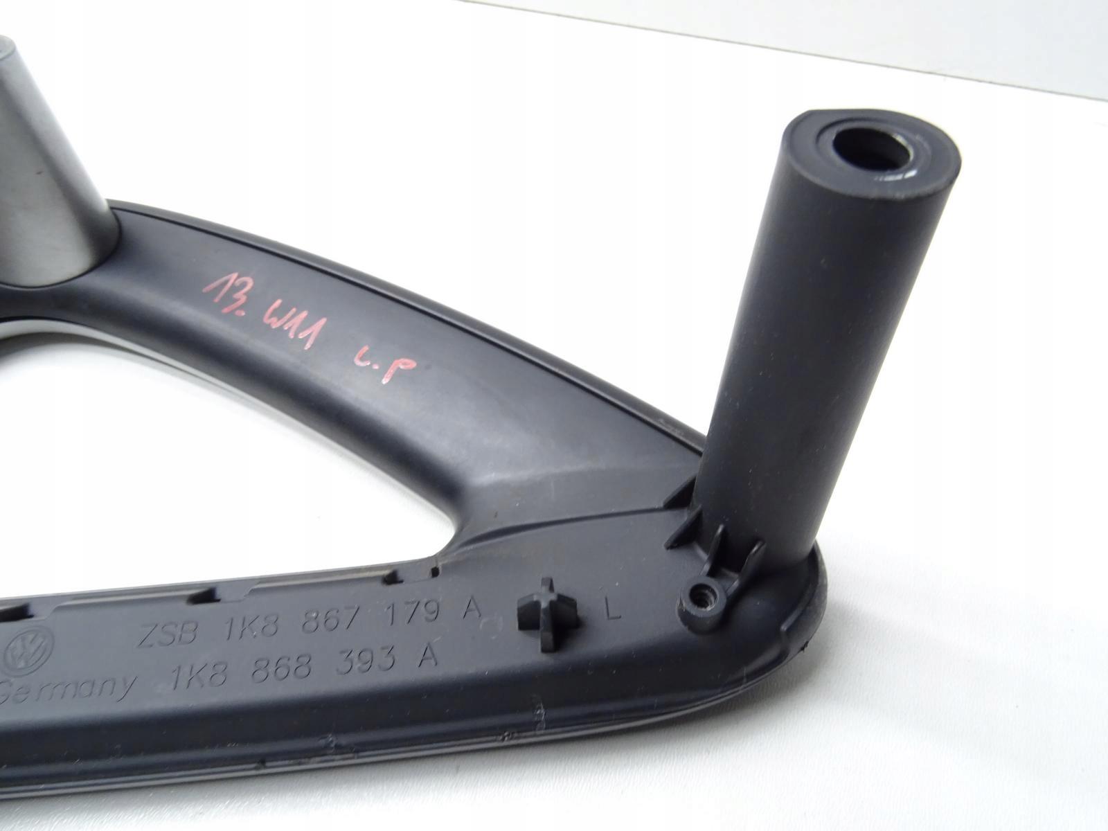 Держатель левая передний левый передняя 1K8867179A vw SCIROCCO III