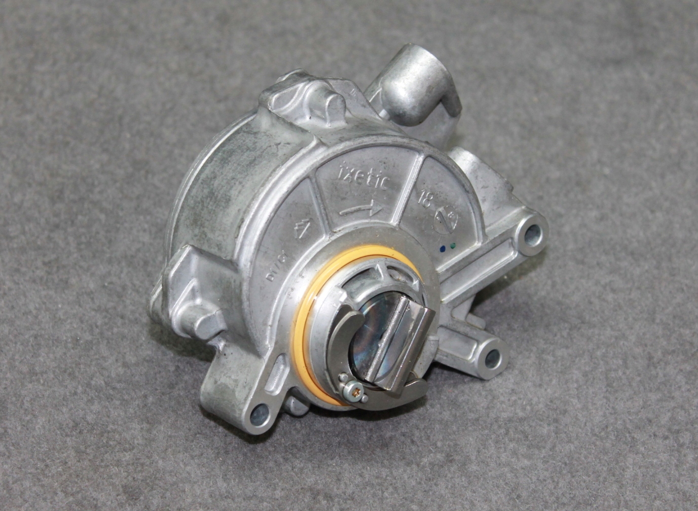 BMW G30 G11 F90 M5 - N63b44c S63b44b - НАСОС ВАКУУМ