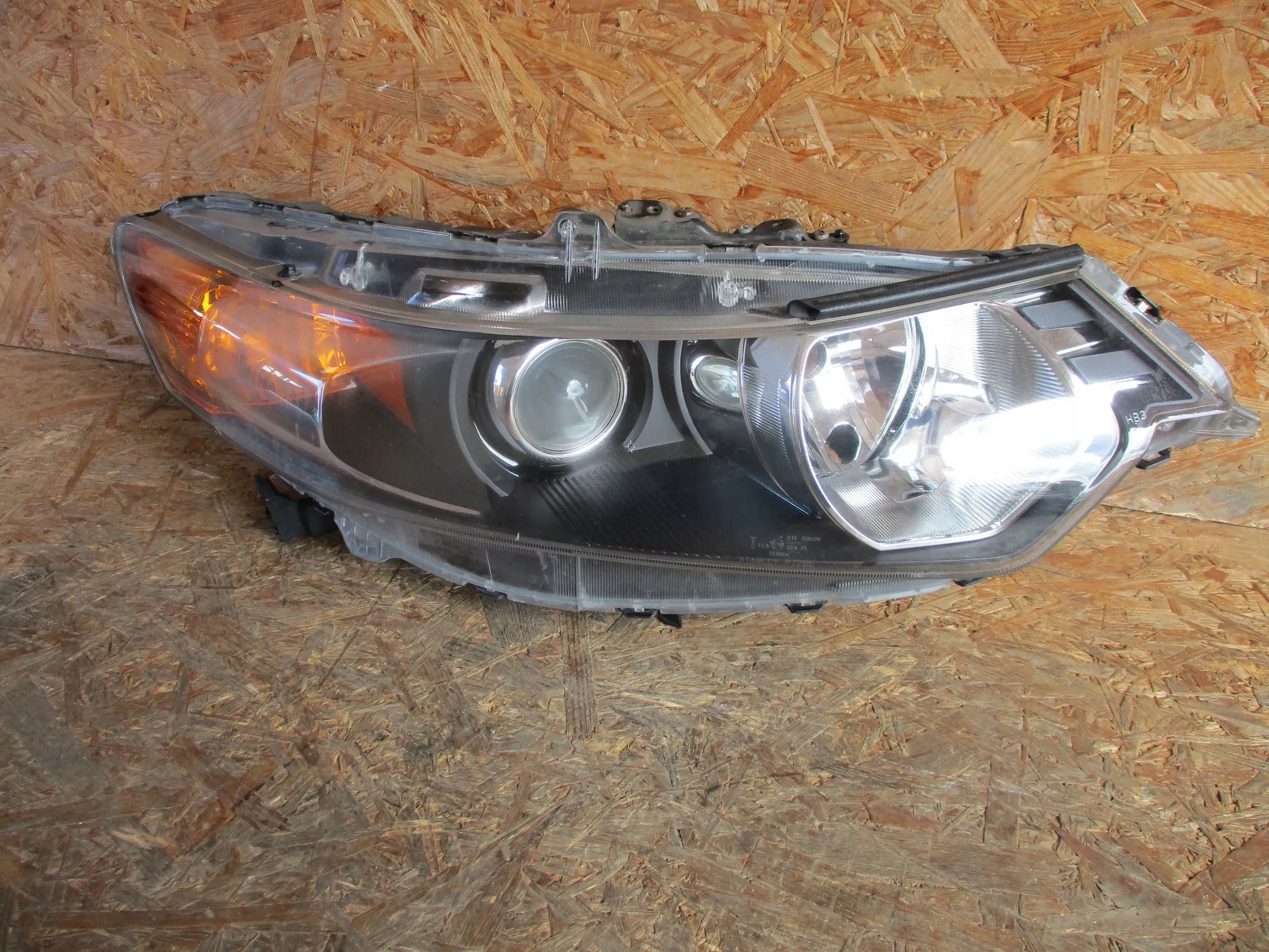 ФАРА ПЕРЕД ПЕРЕДНЯ ПРАВА HONDA ACCORD VIII 08-