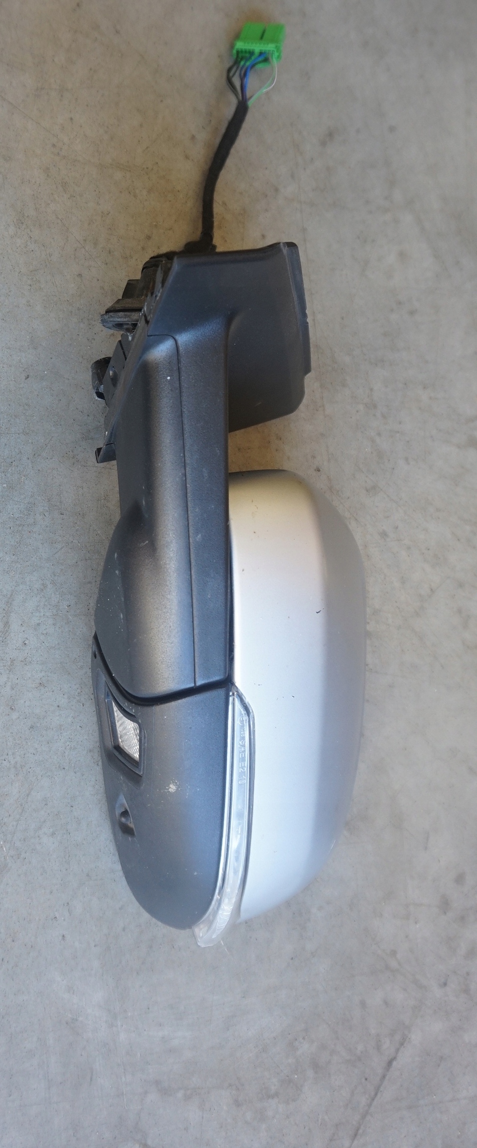 LUSTERKO LEWE VOLVO V40 R-DESIGN 17R 10-PIN Numer katalogowy części 31442238