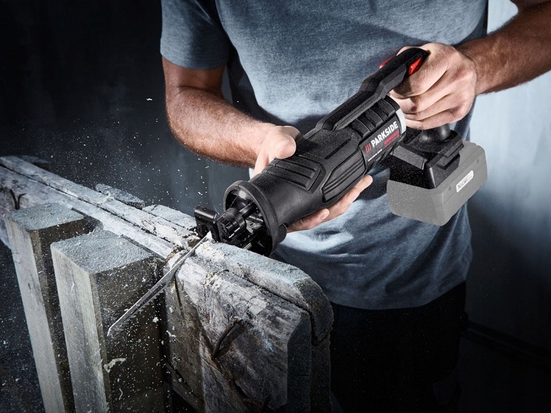 AKUMULATOROWA PIŁA SZABLASTA BEZPRZEWODOWA PARKSIDE PERFORMANCE LISI OGON Uchwyt uniwersalny 1/2''