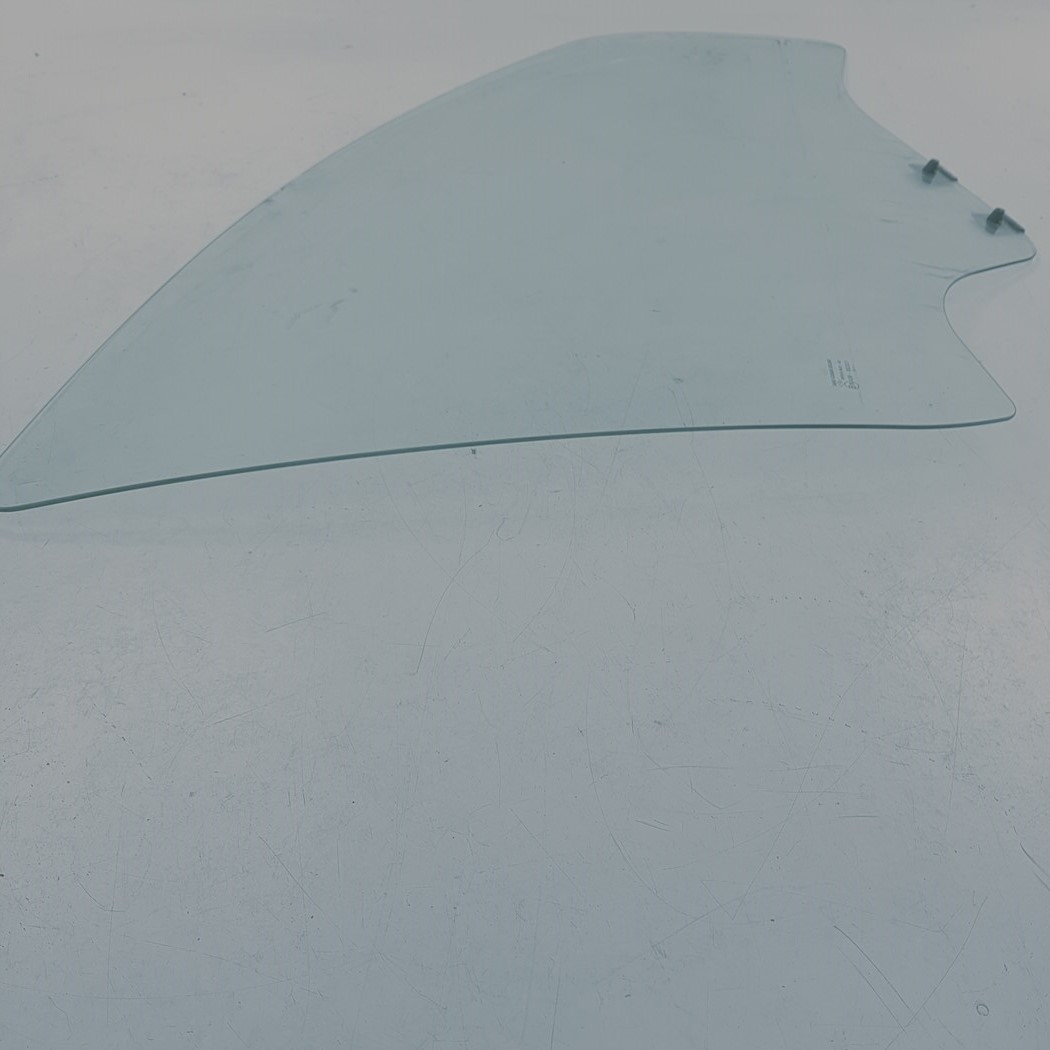 SZYBA DRZWI PRAWY PRZOD DACIA DUSTER