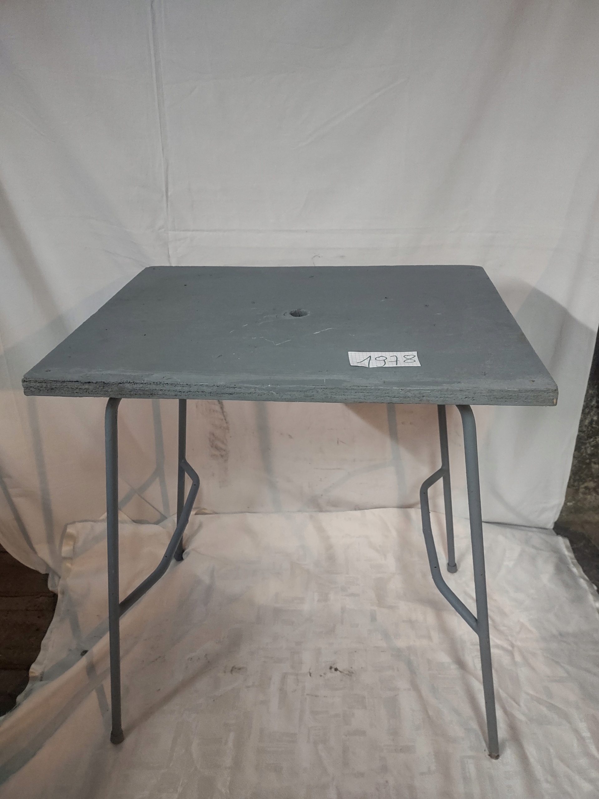 stół stolik mocny metalowe nogi (1978)