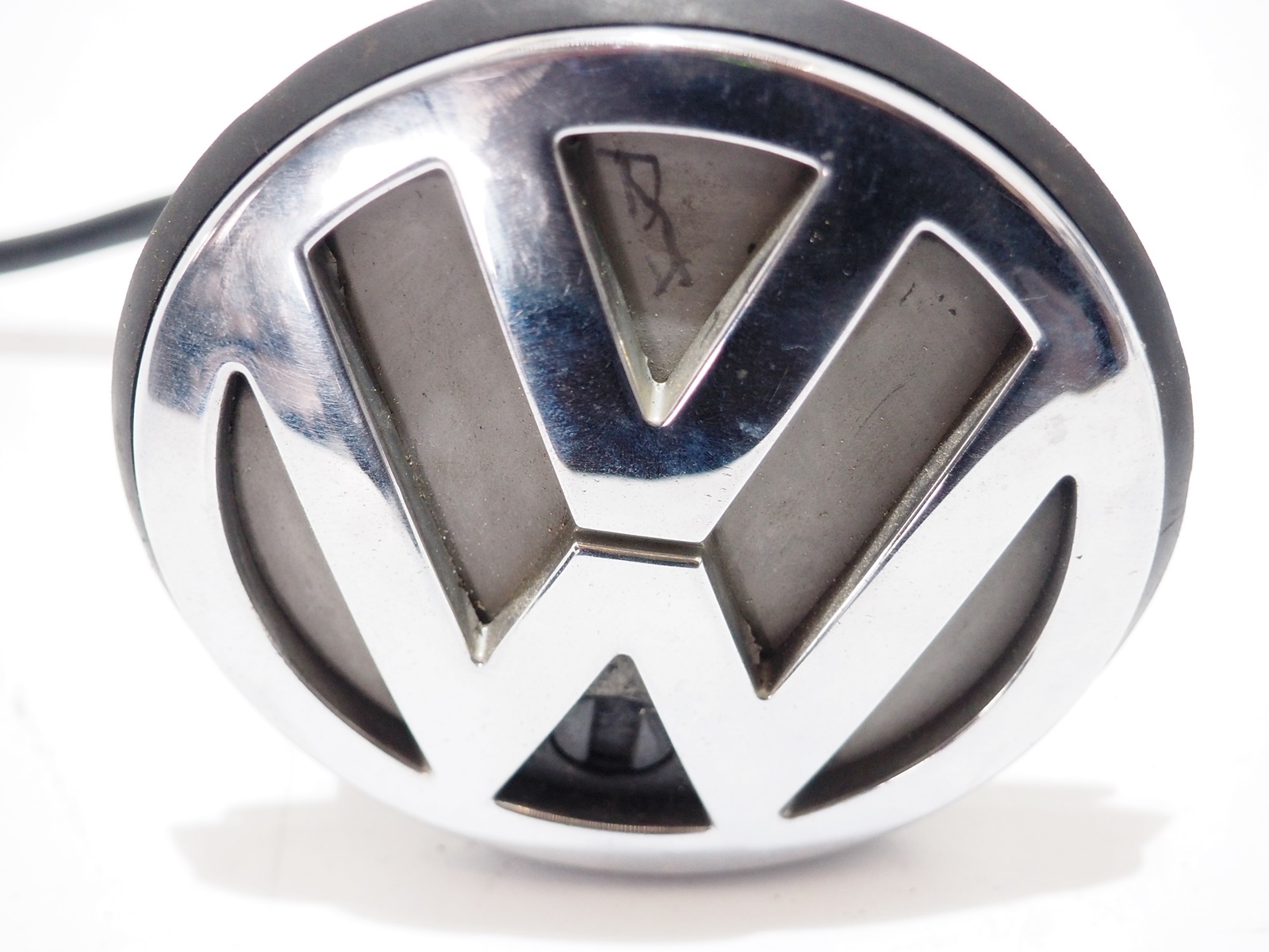 БОРА ВСТАВКА ЗАМОК ЗАСЛОНКИ ЗАДНЯЯ ЭМБЛЕМА 1J5827469