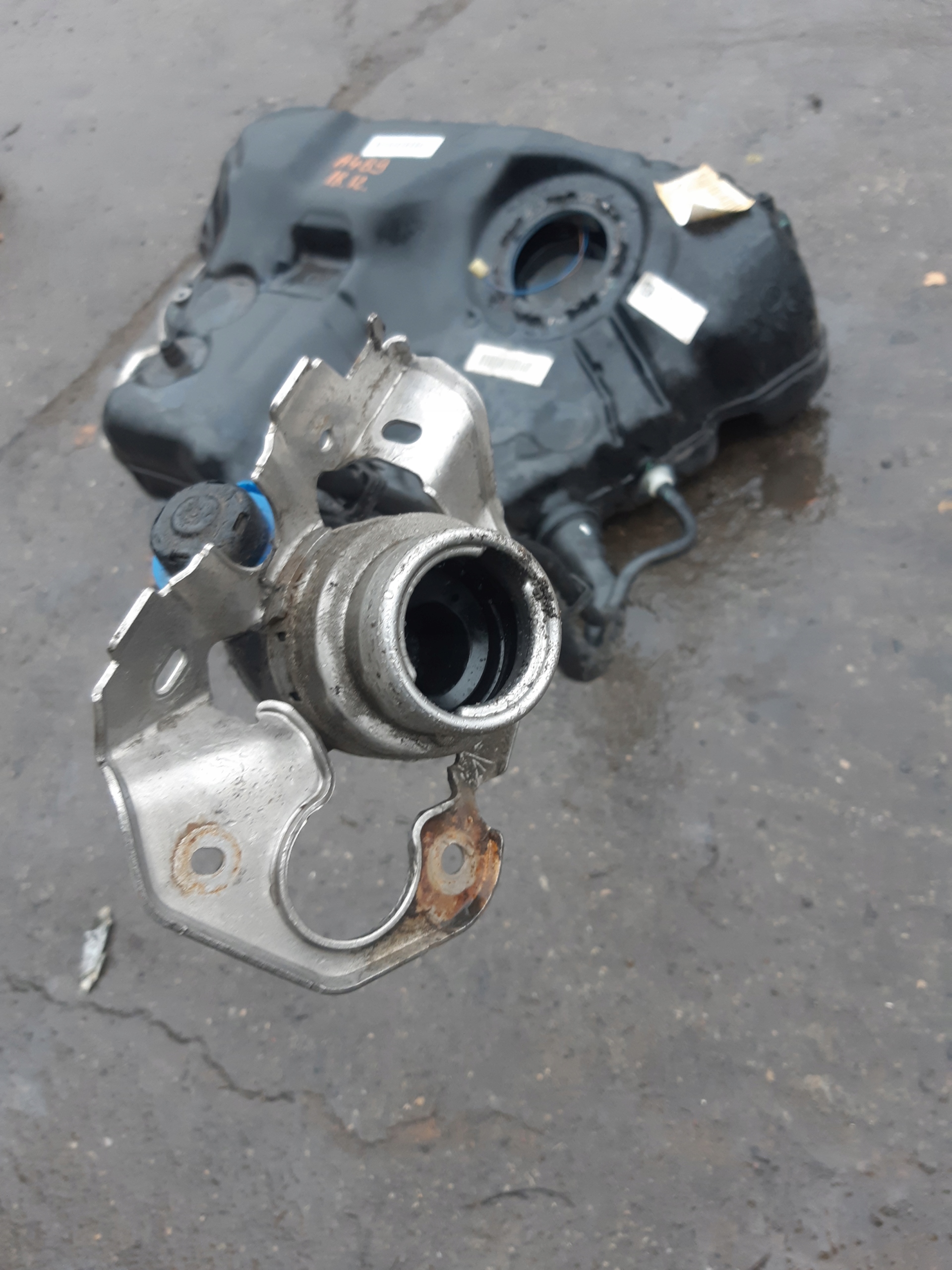 AUDI A4 B9 DIESEL tank fuel tank 8W0201021BP
