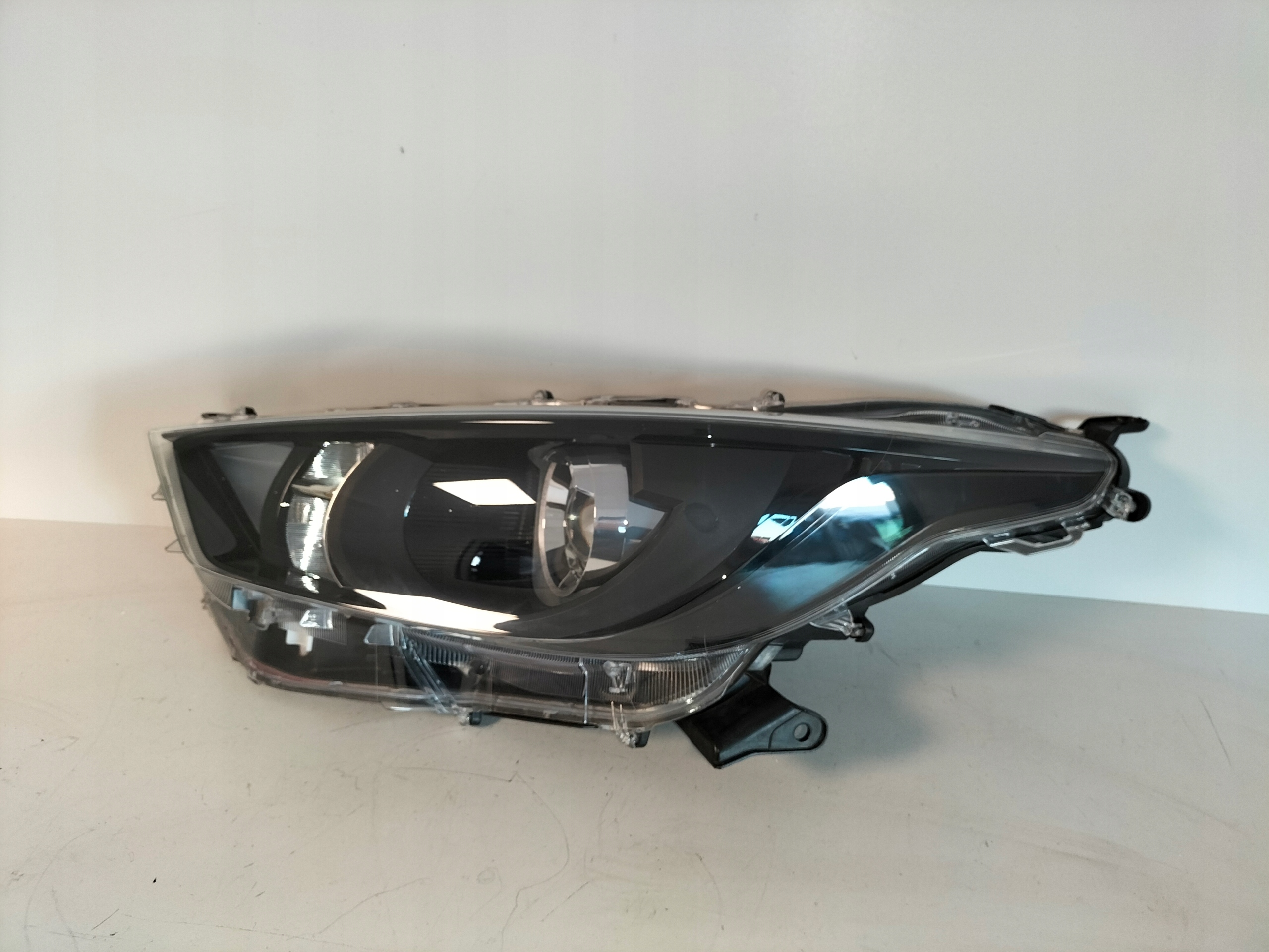 light front reflektor left TOYOTA YARIS 4 IV 20