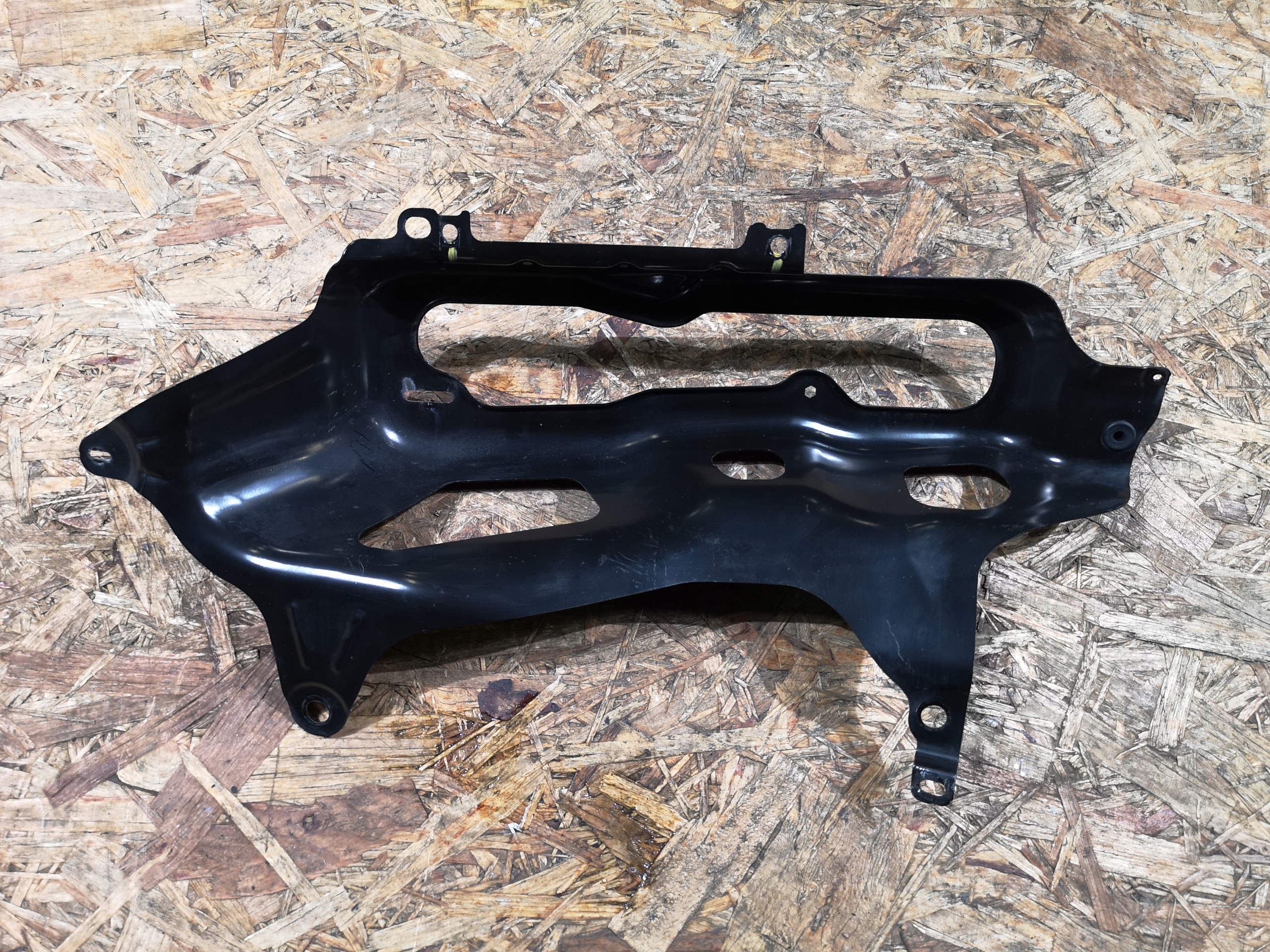 2051 - Кріплення лампи задній правий Chevrolet Camaro 14-15