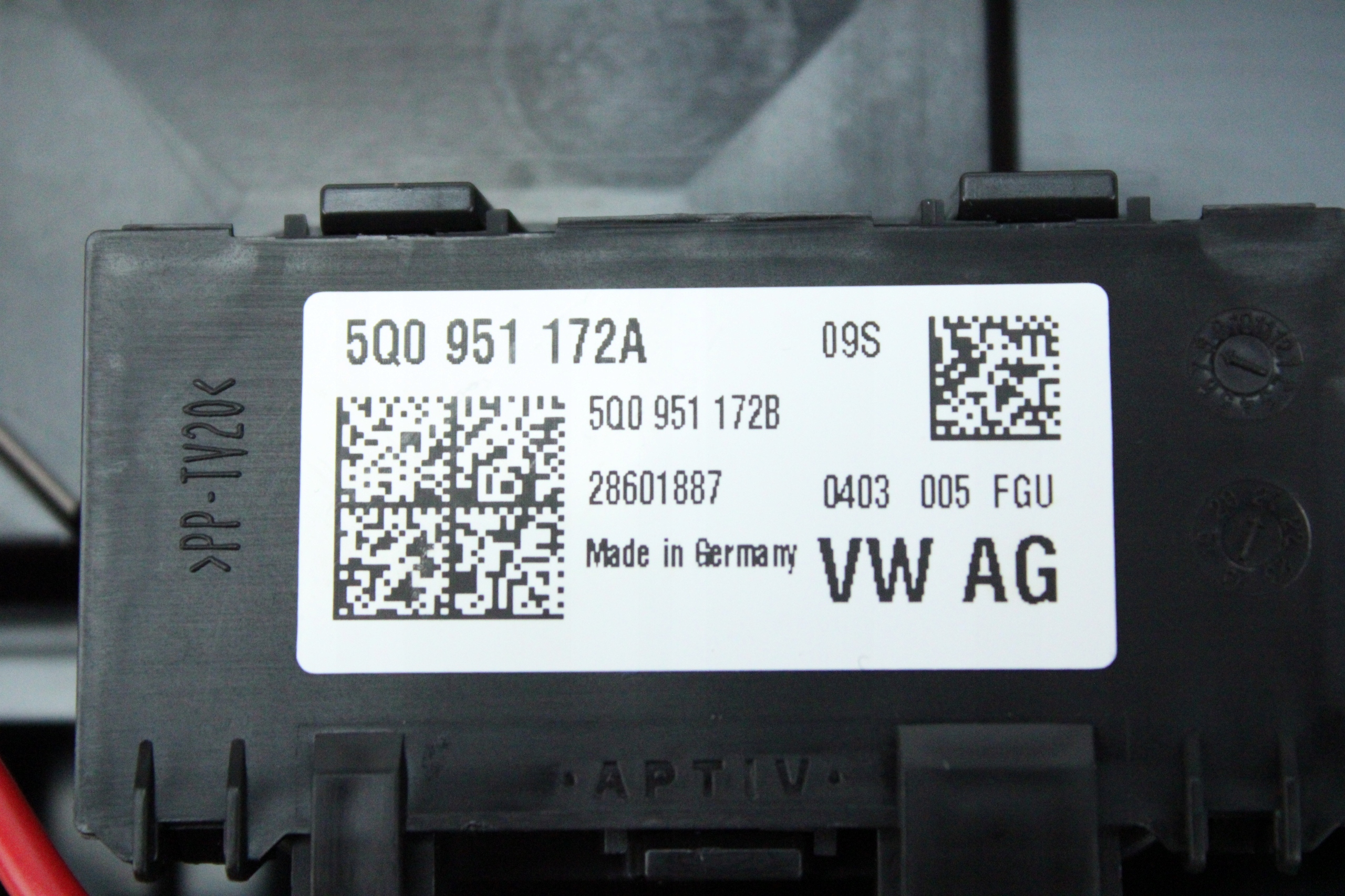 ORYGINALNA LAMPKA WNĘTRZA KABINY PODSUFITKI VOLKSWAGEN PASSAT B8 3G0947105E Wersja Europejska