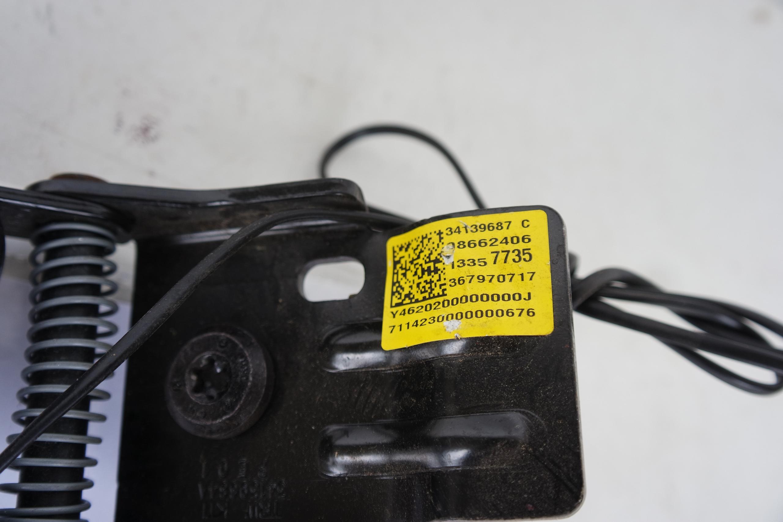 ремень безопасности зад opel ADAM 13357735