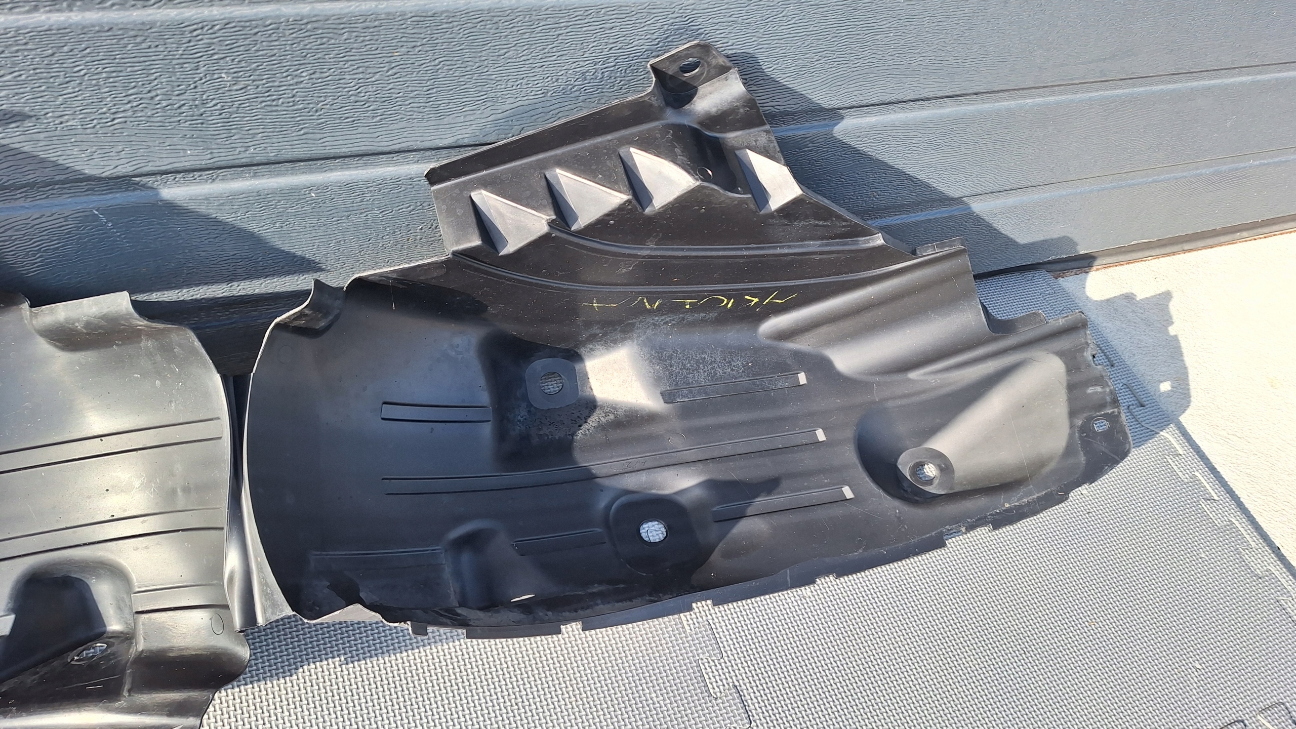 renault ARKANA подкрылки левый Задний