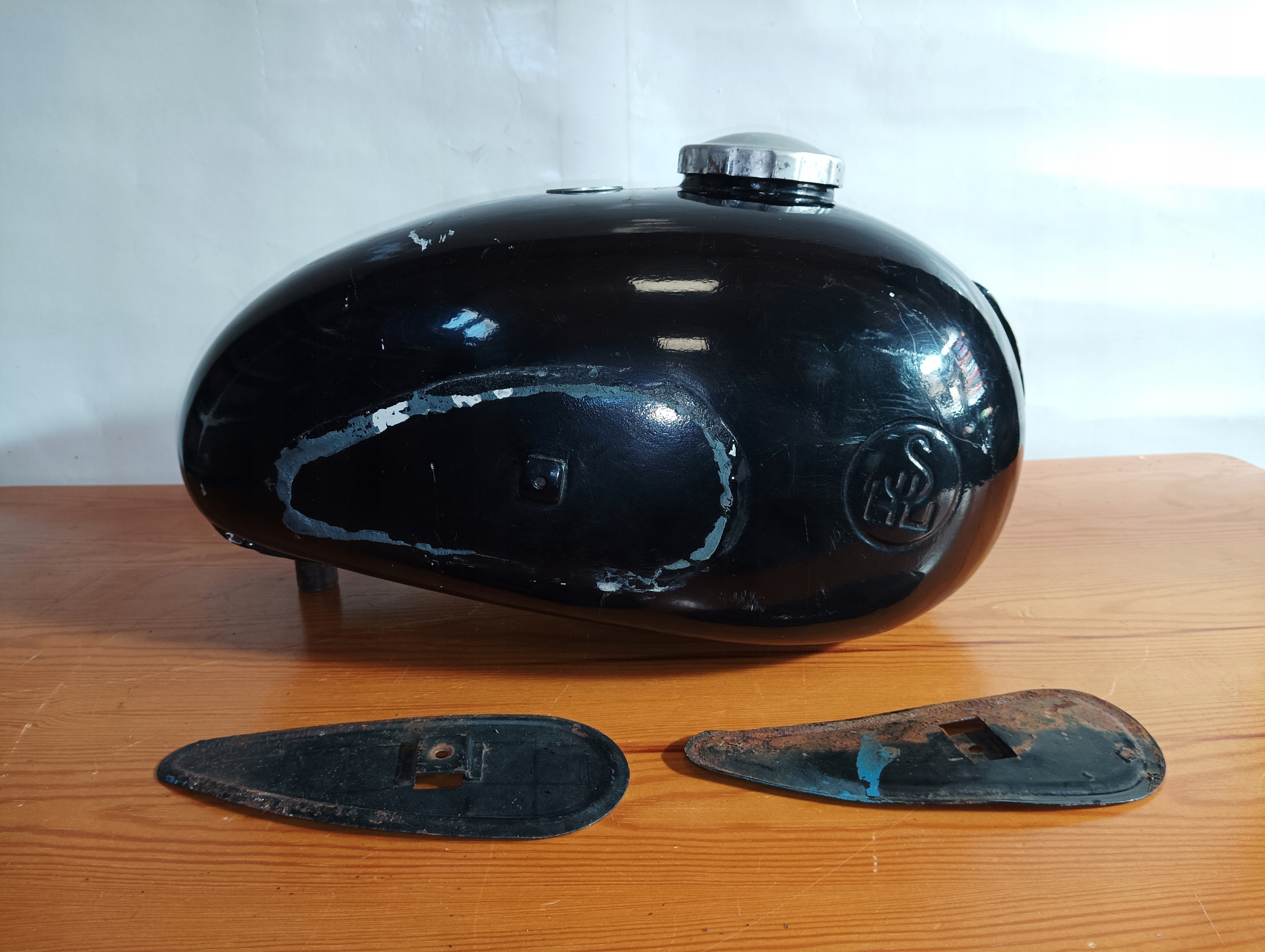 SHL M11 - ZBIORNIK PALIWA - BAK - 1962 - TŁOCZONE LOGO