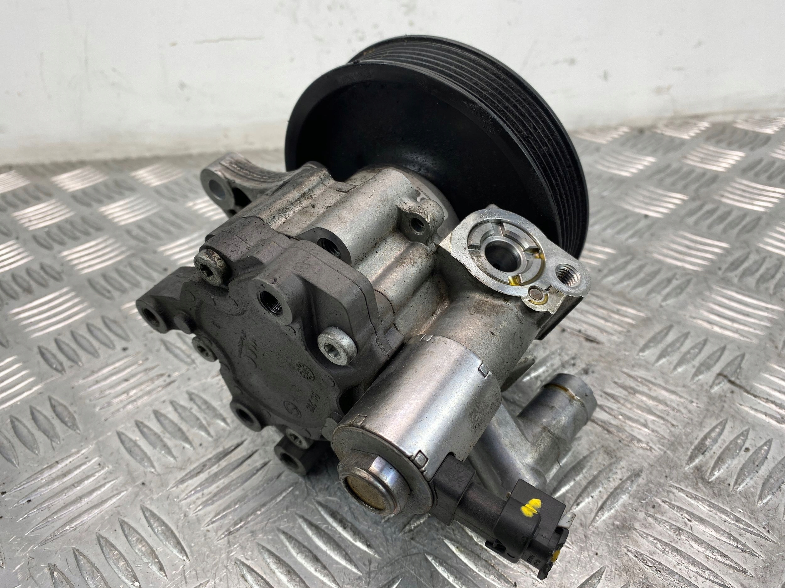 Mercedes C KLASA W204 W212 1.8 CGI servo pump A0064667501
