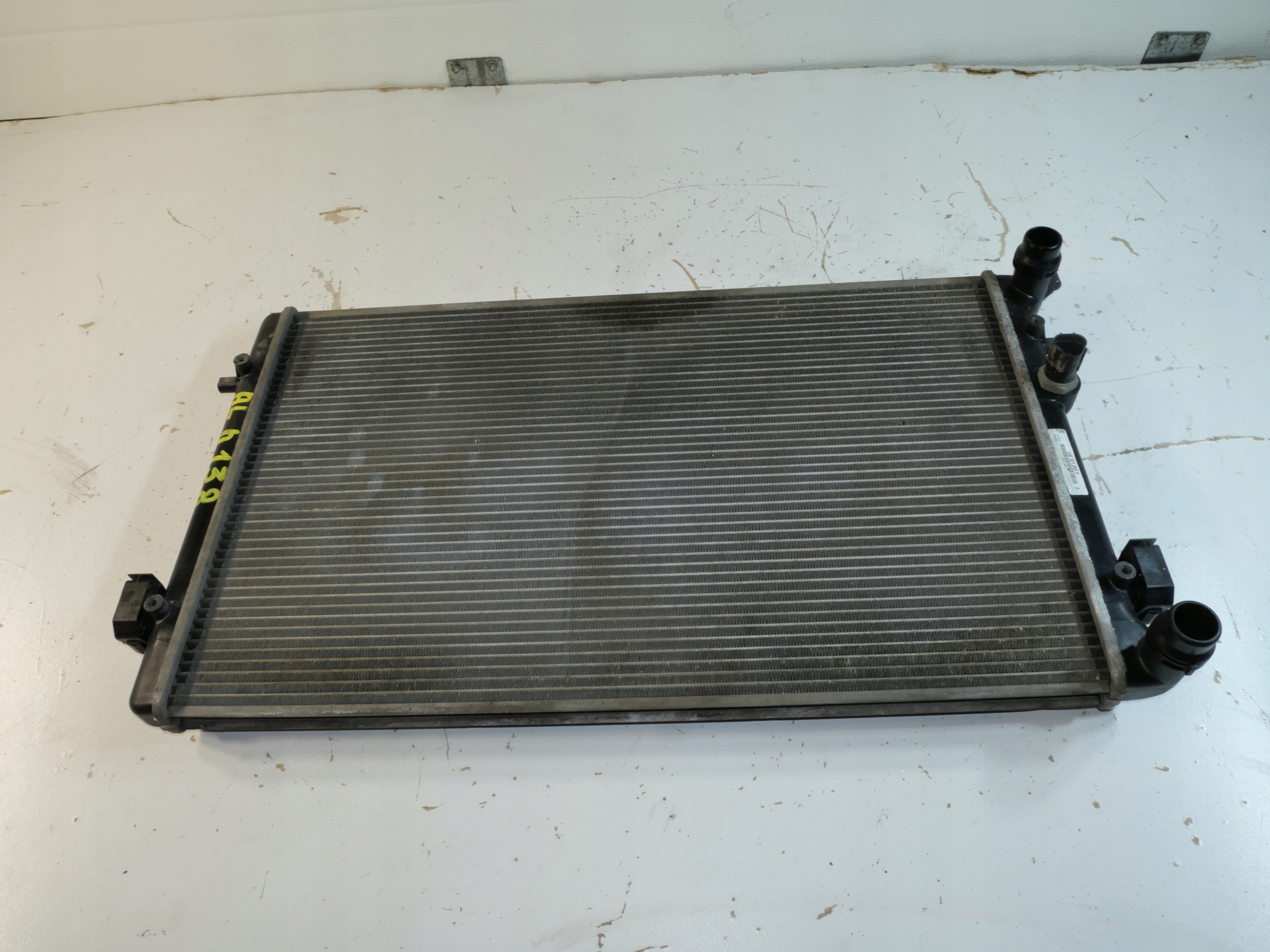 Radiatore / Raffreddatore SKODA OCTAVIA e VW 1J0121253P