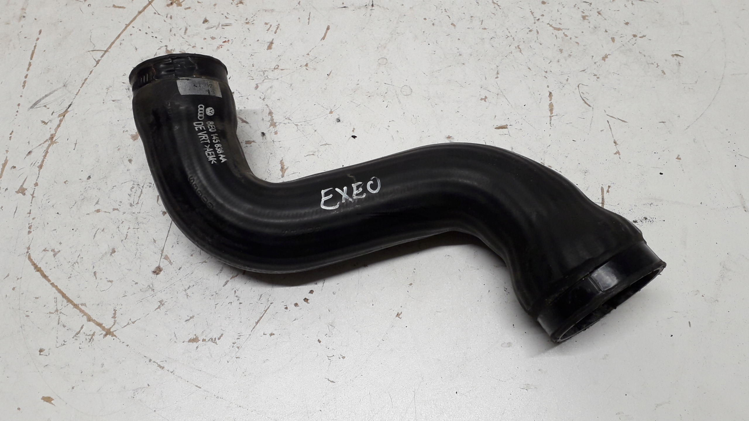 1.8T - SEAT EXEO A4 B7 1.8 T Труба інтеркулера 8e0145838aa