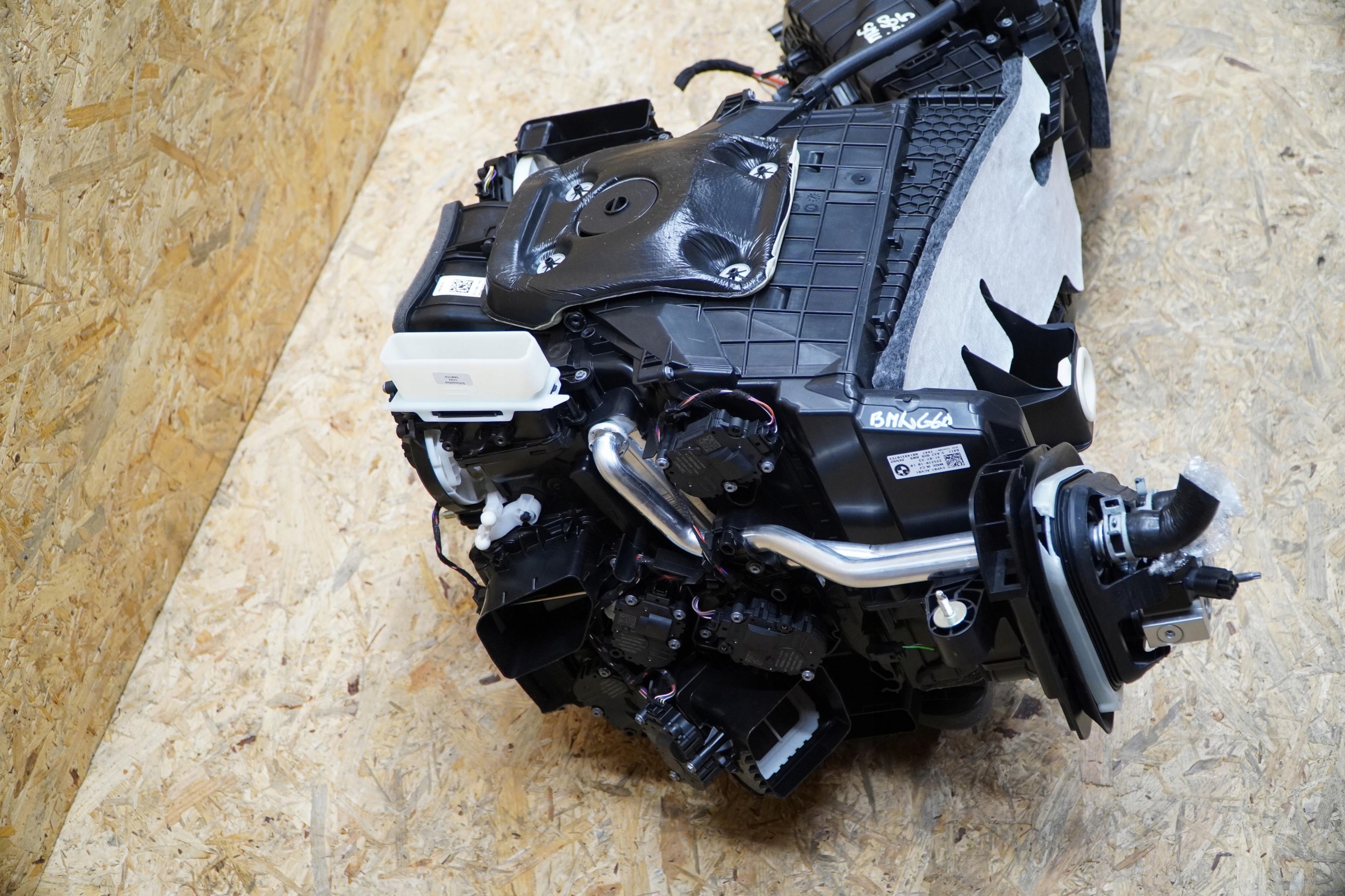 радиатор отопителя 5A379D9 5A5A456 BMW 5 G60 i5 23-