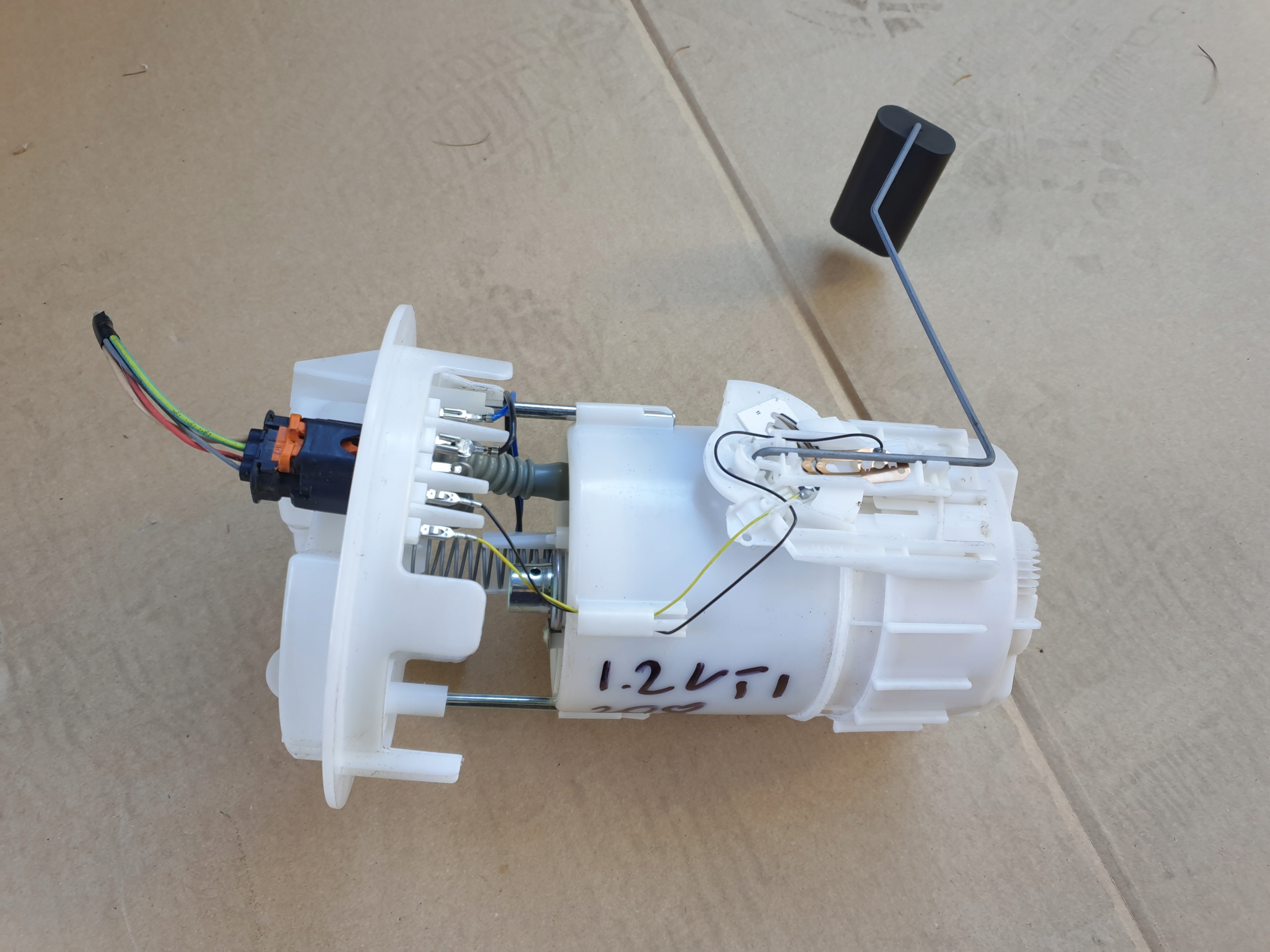 feed pump PEUGEOT 208 2008 2015- 1.2 VTI 9674466680