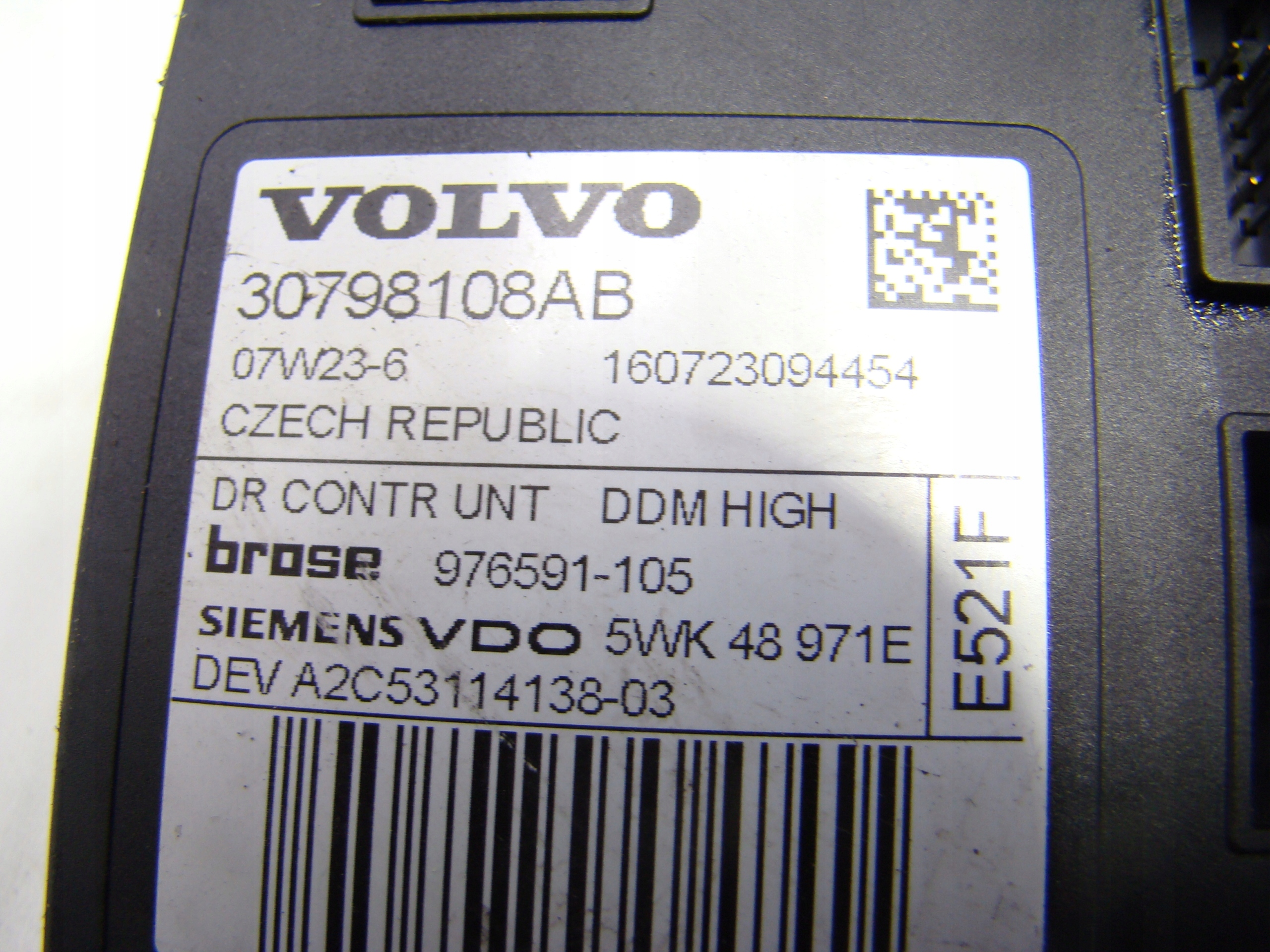 VOLVO C70 II - PODNOŚNIK PRAWY PRZÓD 30633659 30798108AB 31217073 Typ samochodu Samochody osobowe