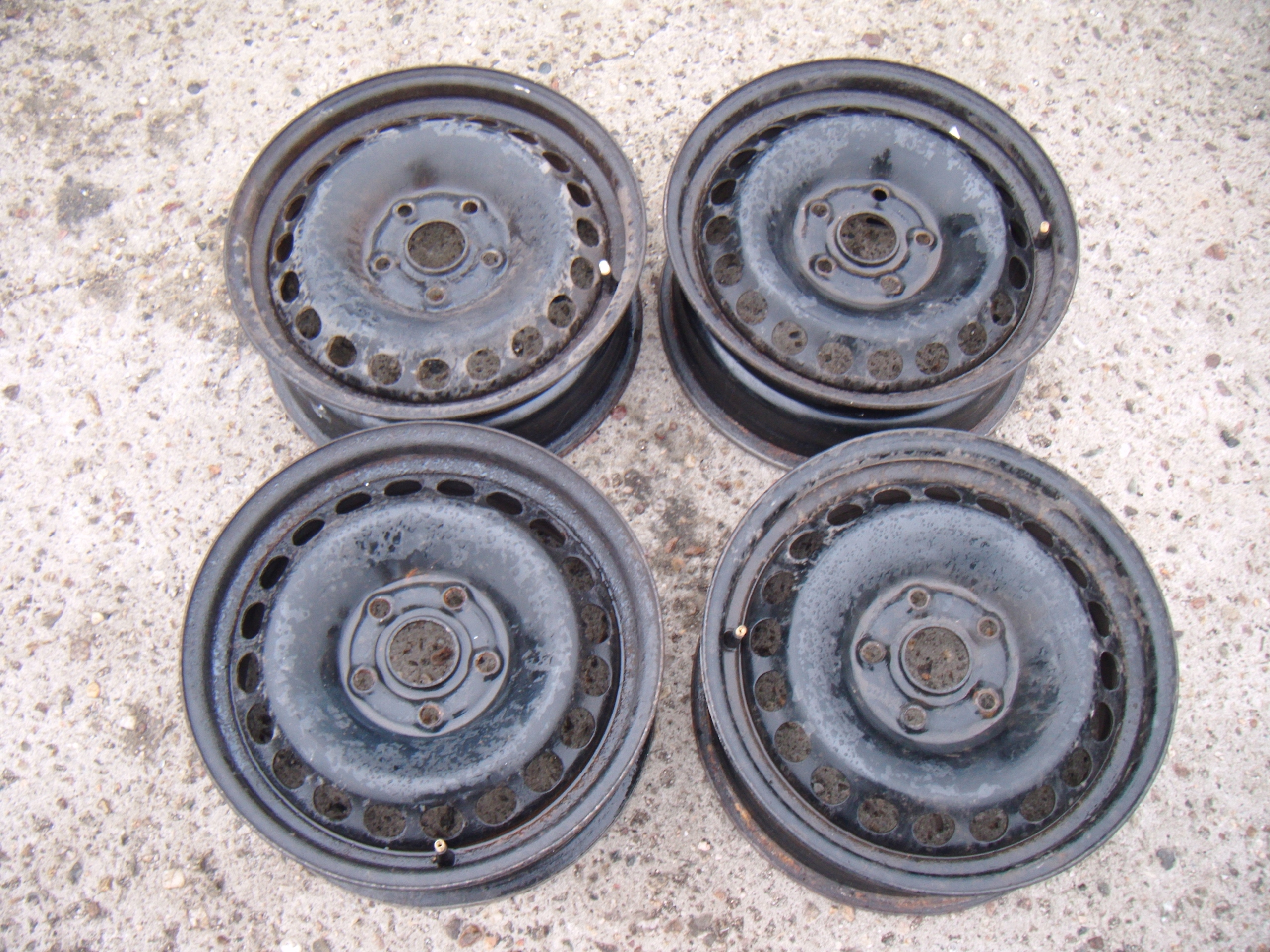 VW AUDI FELGI STALOWE 6X15 5X112 ET45 8D0601027