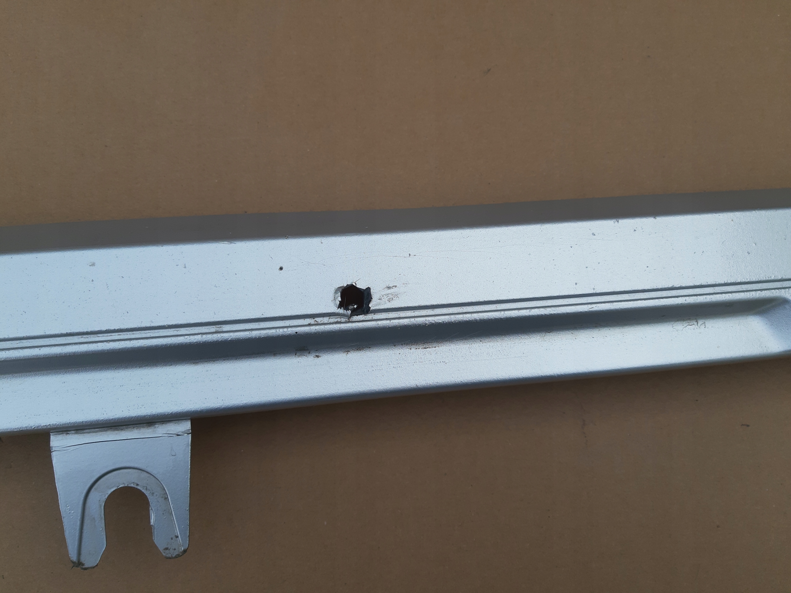 VOLVO FH5 GRILL ATRAPA CHŁODNICY DOLNA 23512110 Waga produktu z opakowaniem jednostkowym 5 kg