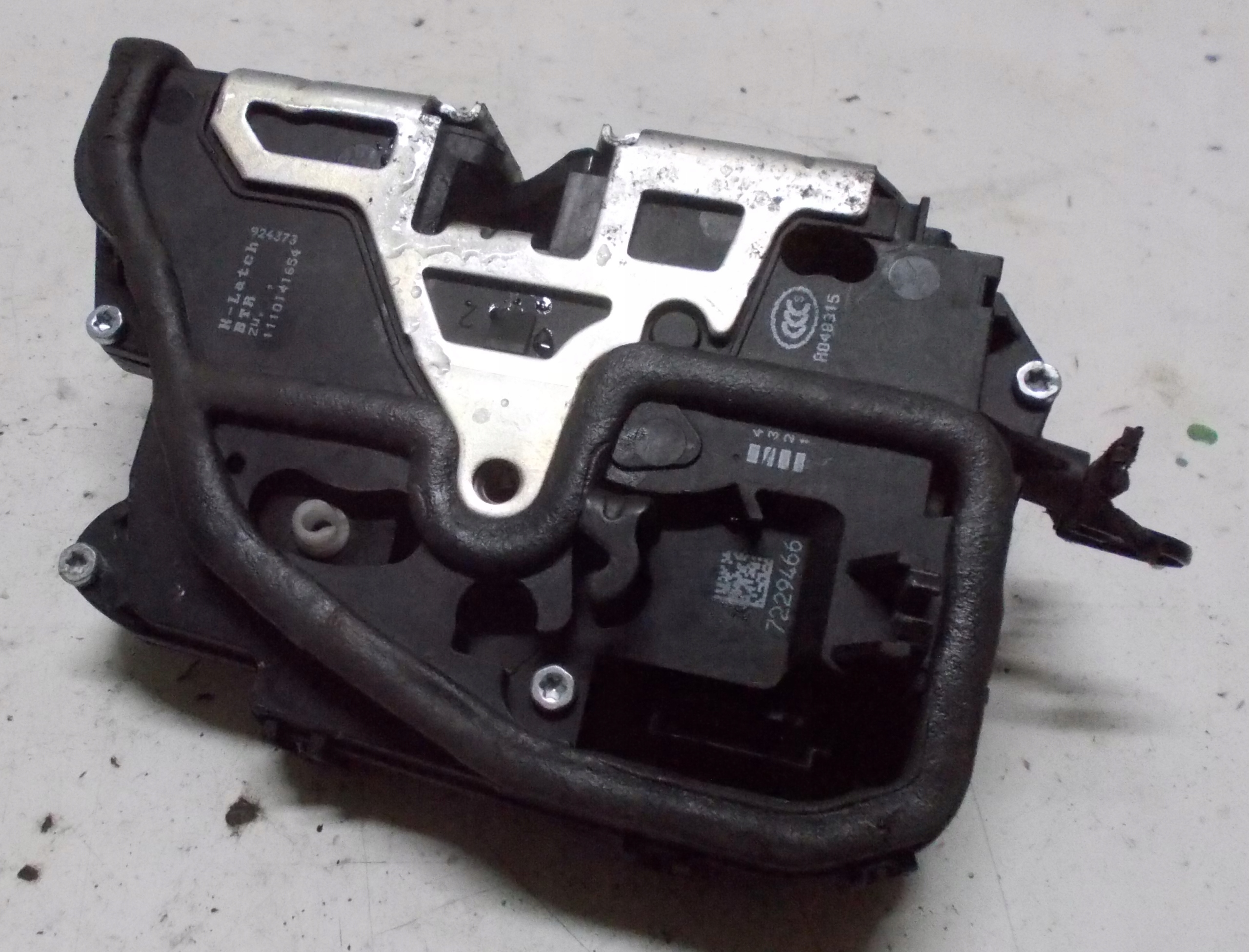 BMW E87 2.0 D 11R lock door right front 7229466