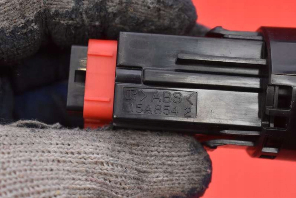 ignition control unit module KEY button 89990-05032 TOYOTA AVENSIS T27 147 KM