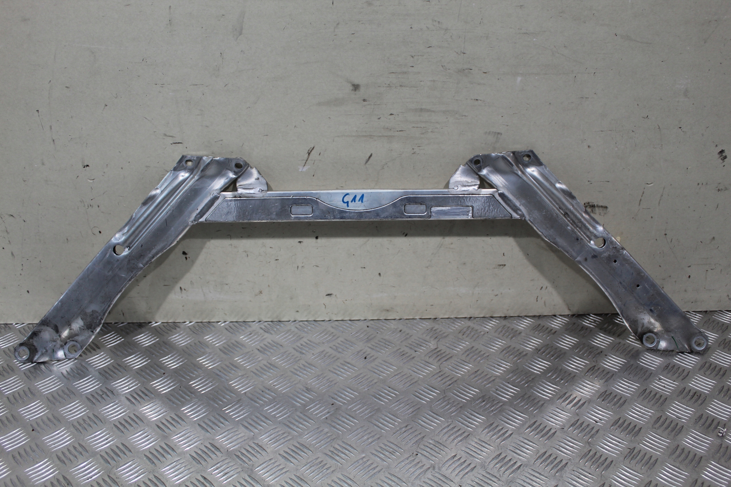 BELKA WSPORNIK BMW 7 G11