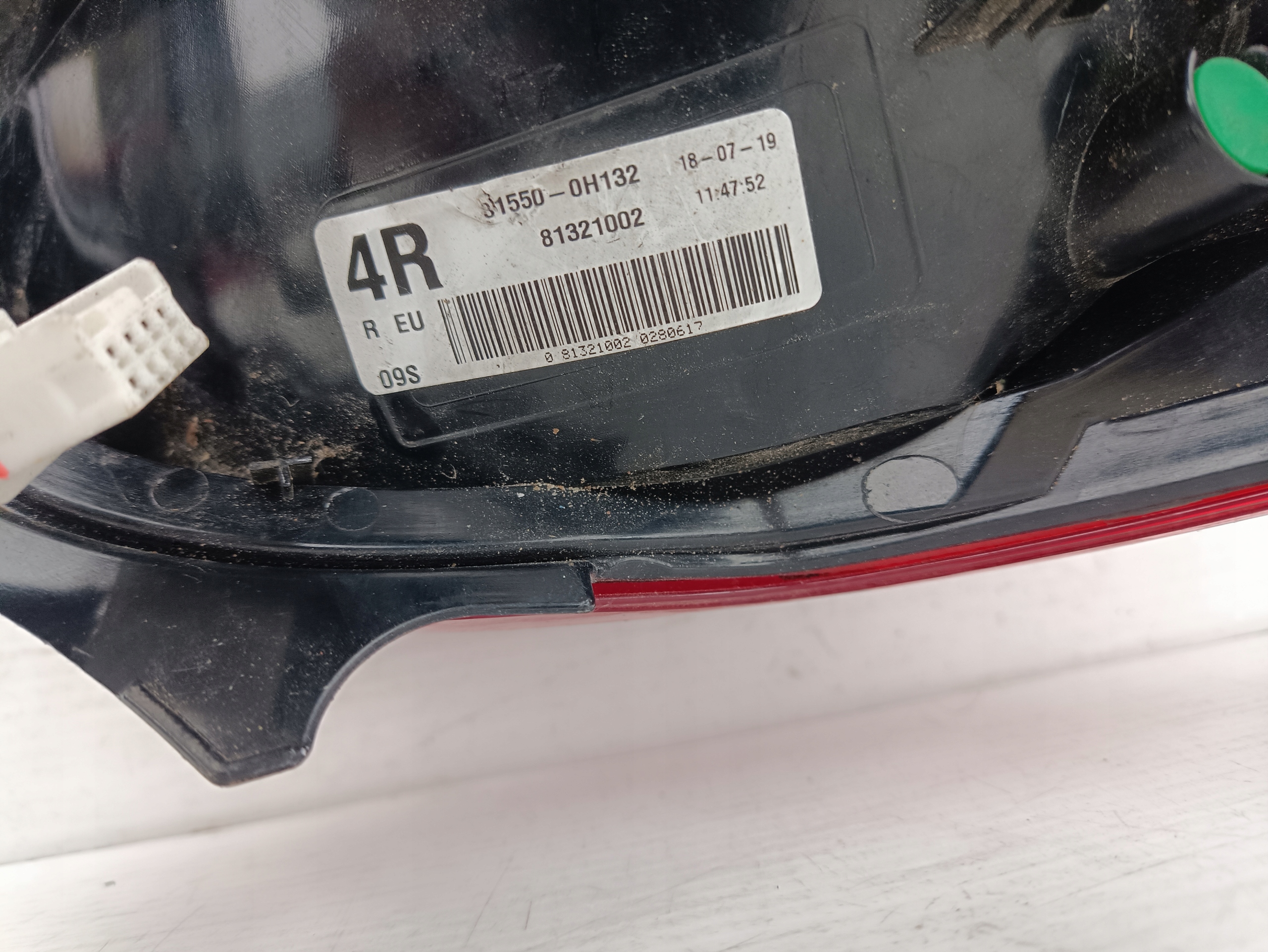 фонарь правый в крыло peugeot 108 14r европа оригинал 815500H132