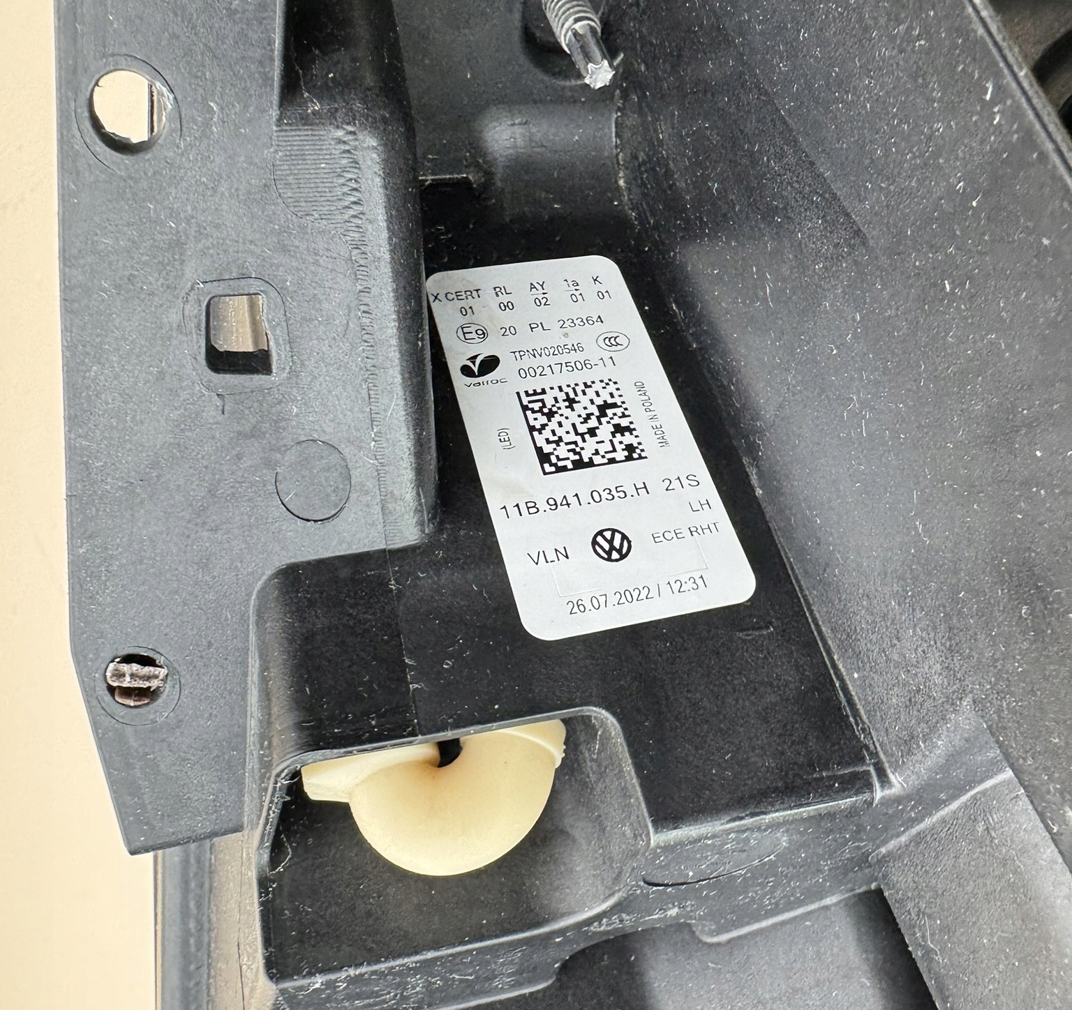 volkswagen id.4.5 20R- левый перед передний 11B941035H