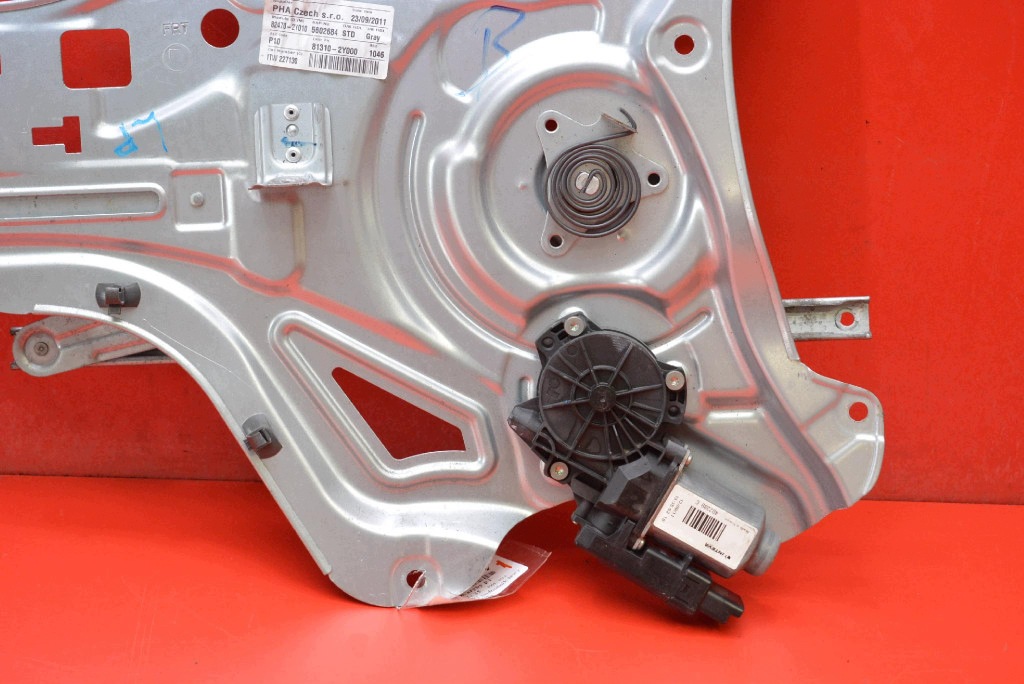 window regulator left front EU 82470-2Y010 HYUNDAI IX35 1 and 09-13