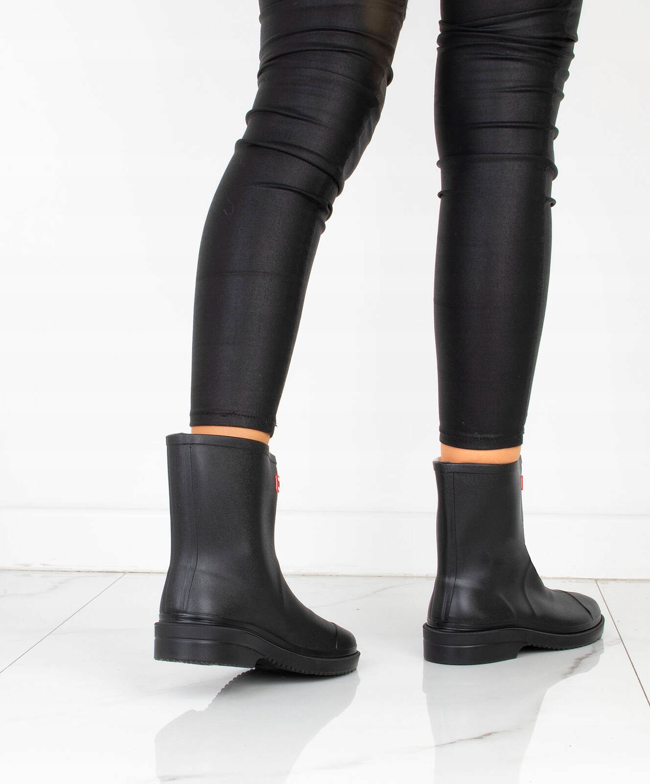 7935 CZARNE MATOWE KALOSZE BOTKI KLASYCZNE WSUWANE 39 Kolor czarny